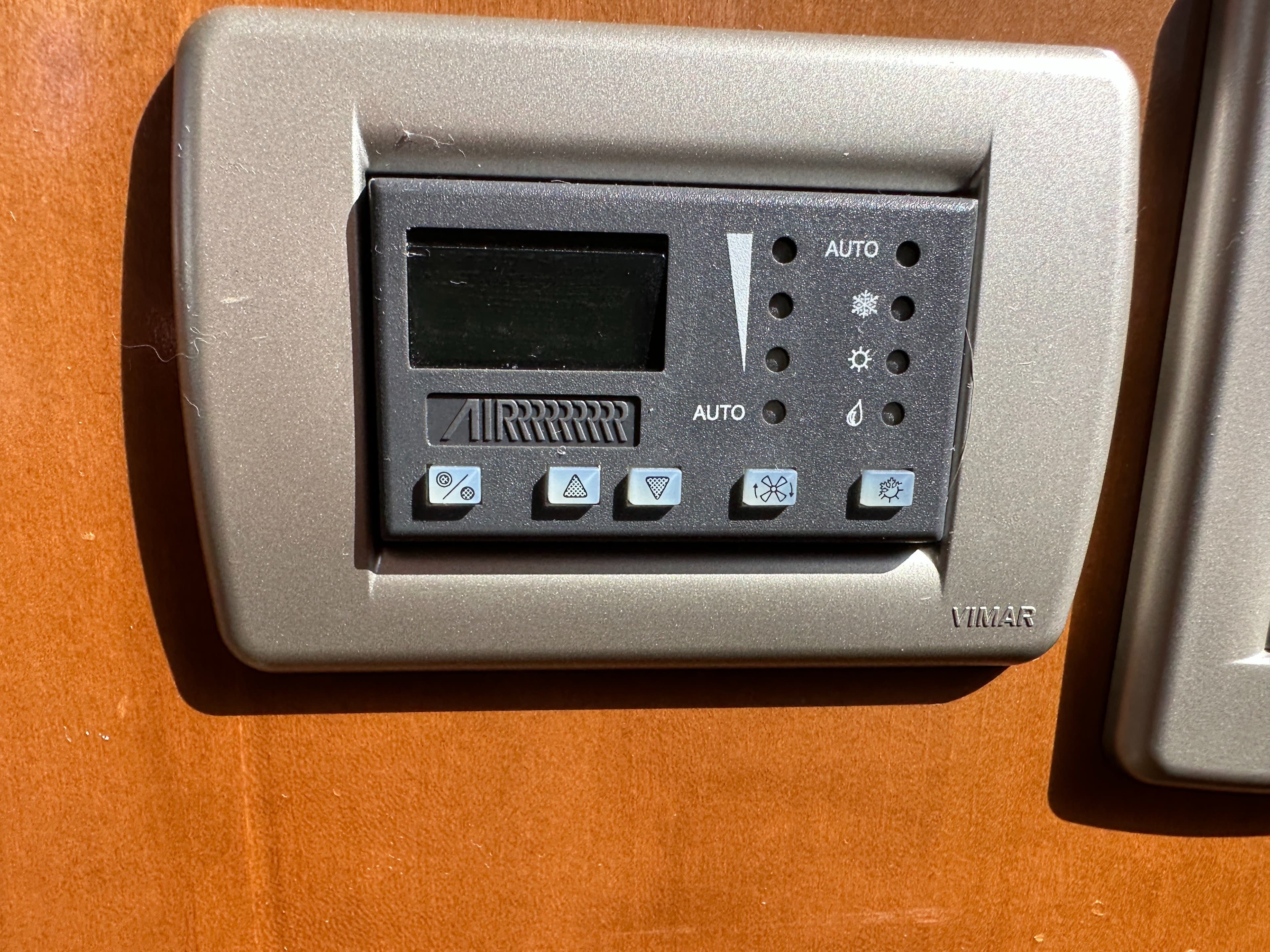2005 Meridian 381