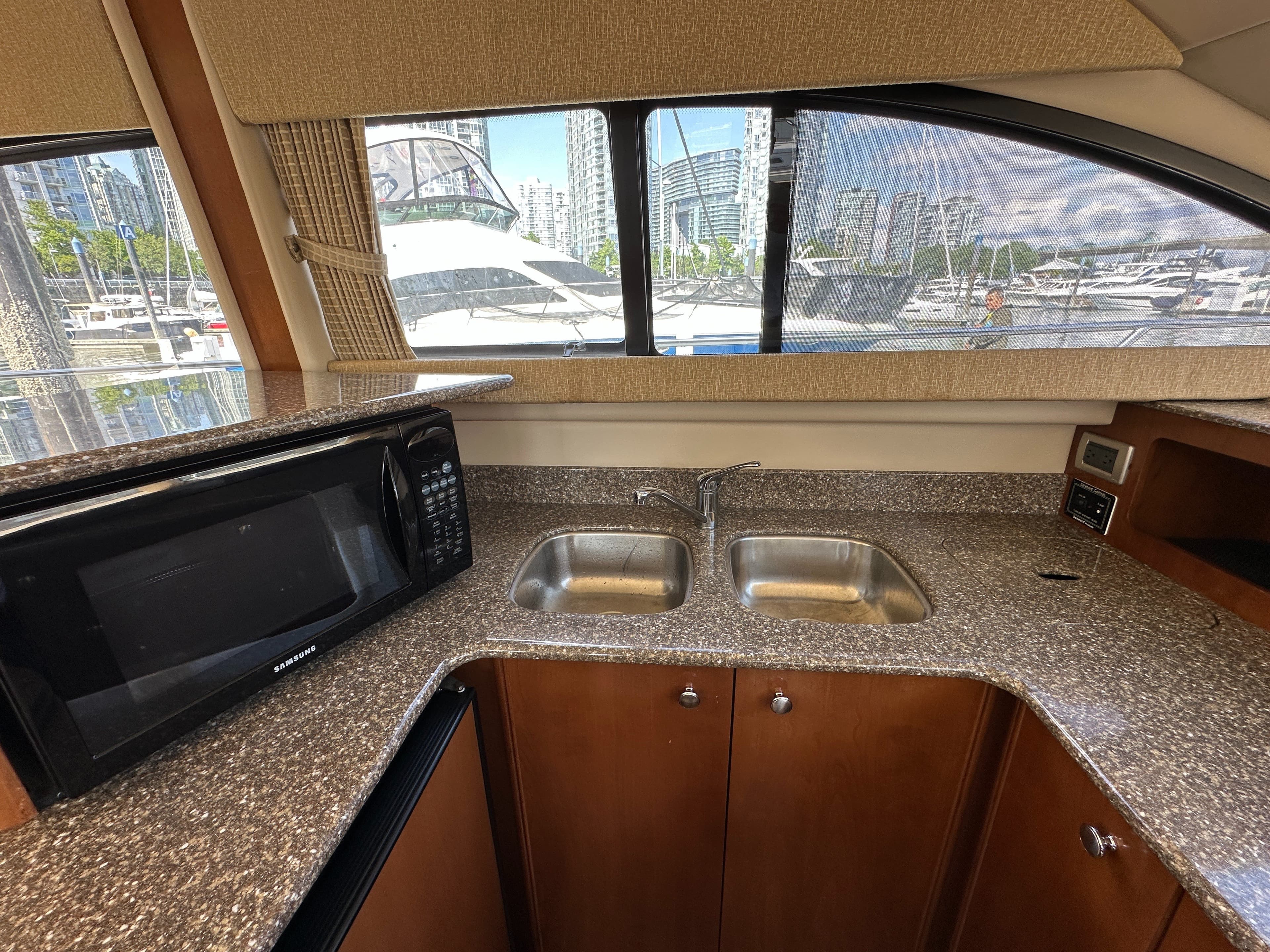 2005 Meridian 381