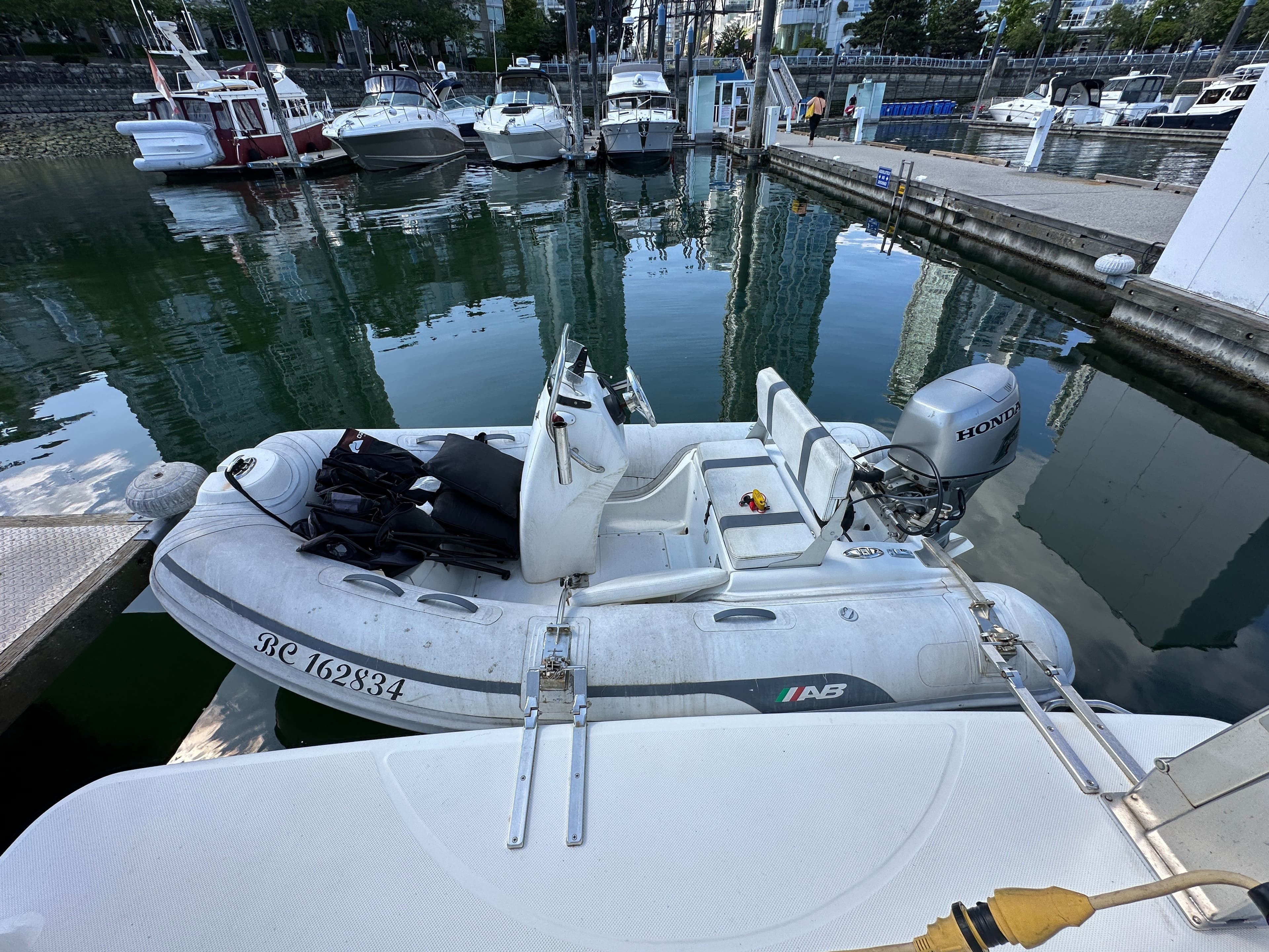 2005 Meridian 381