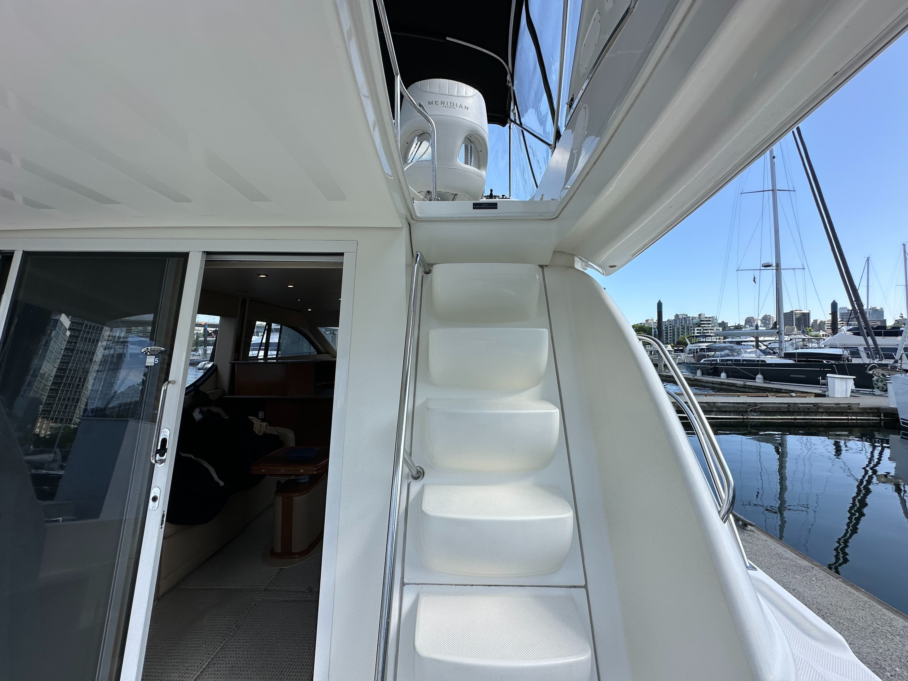 2005 Meridian 381