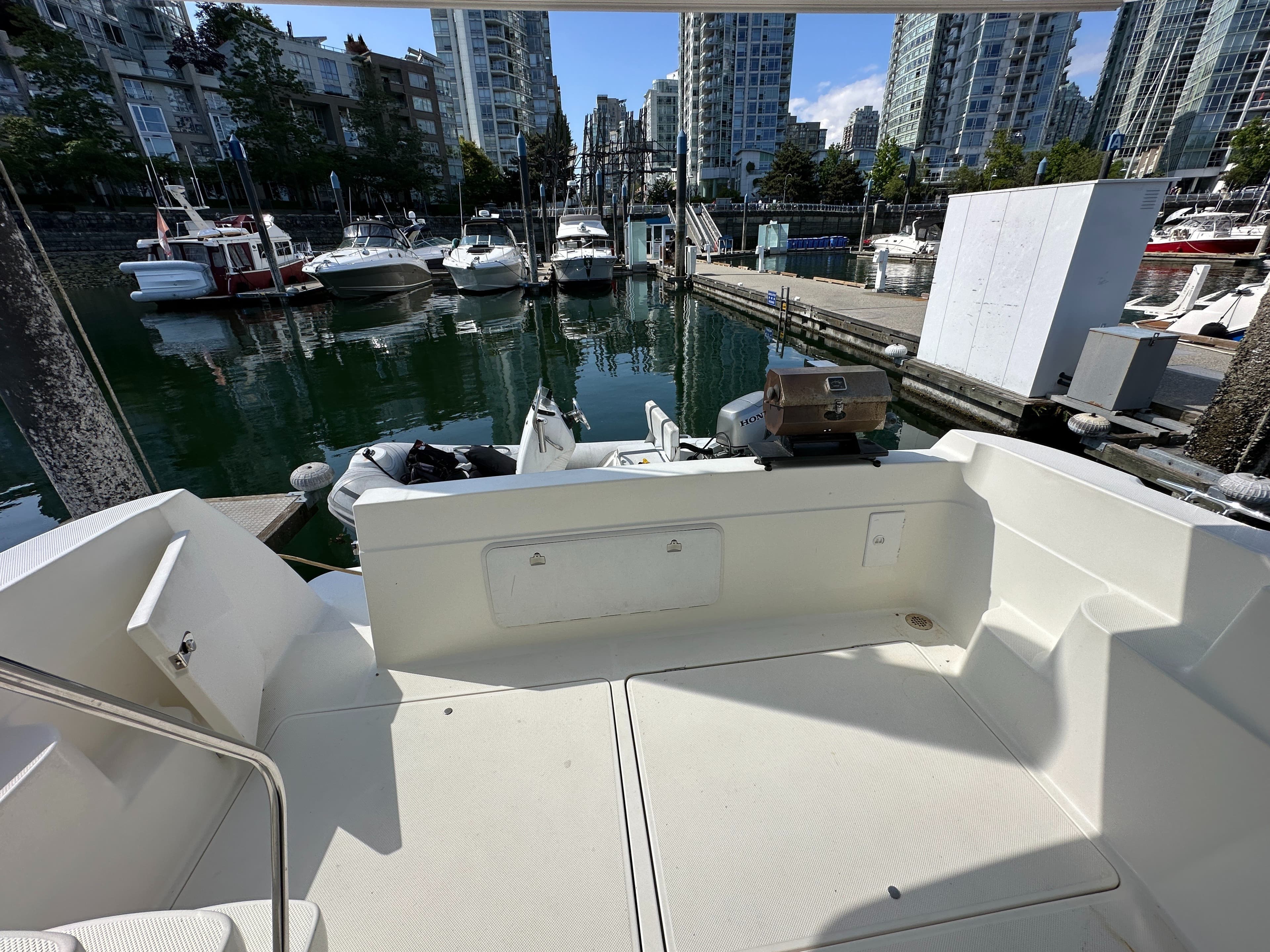 2005 Meridian 381