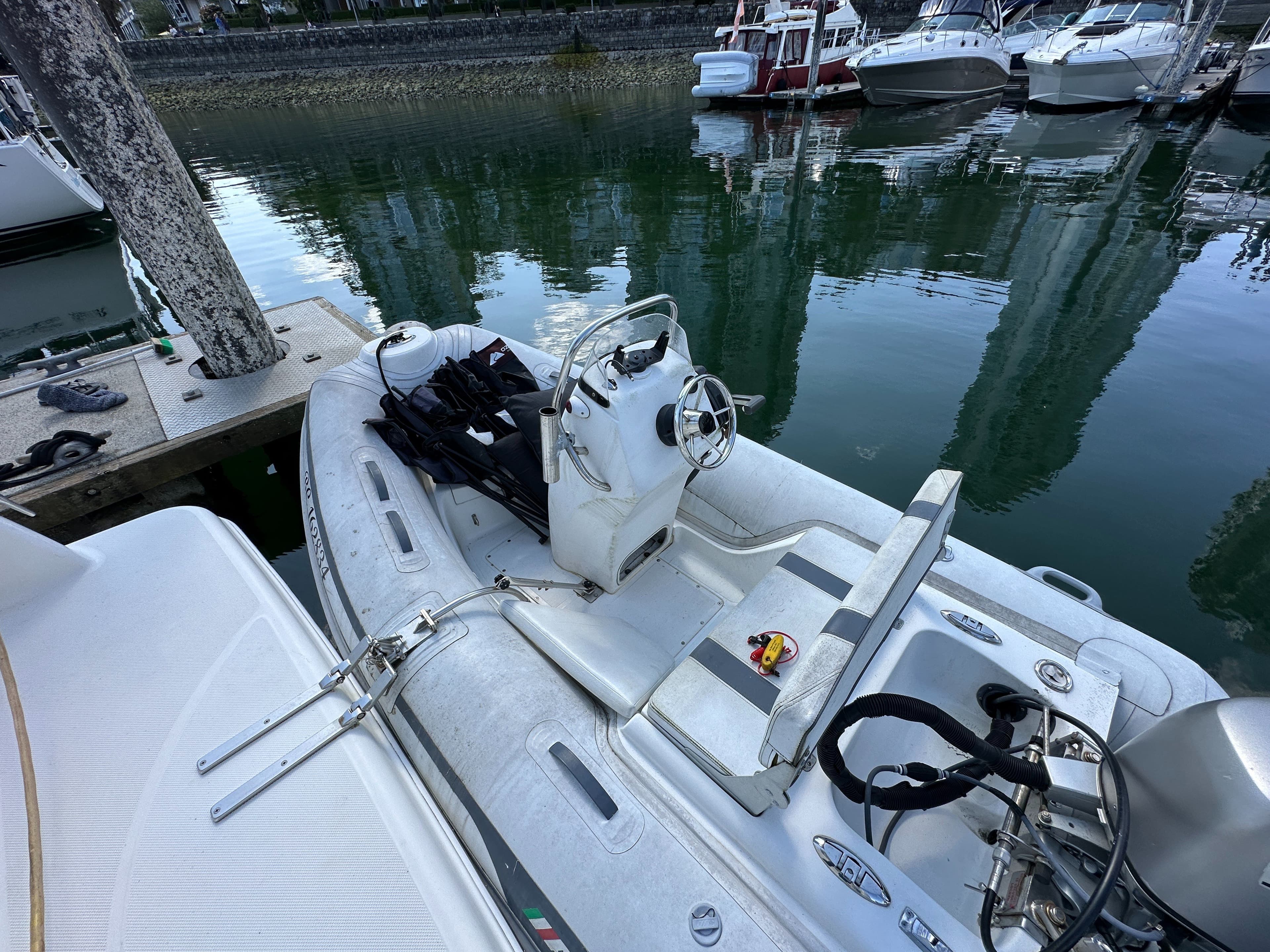 2005 Meridian 381
