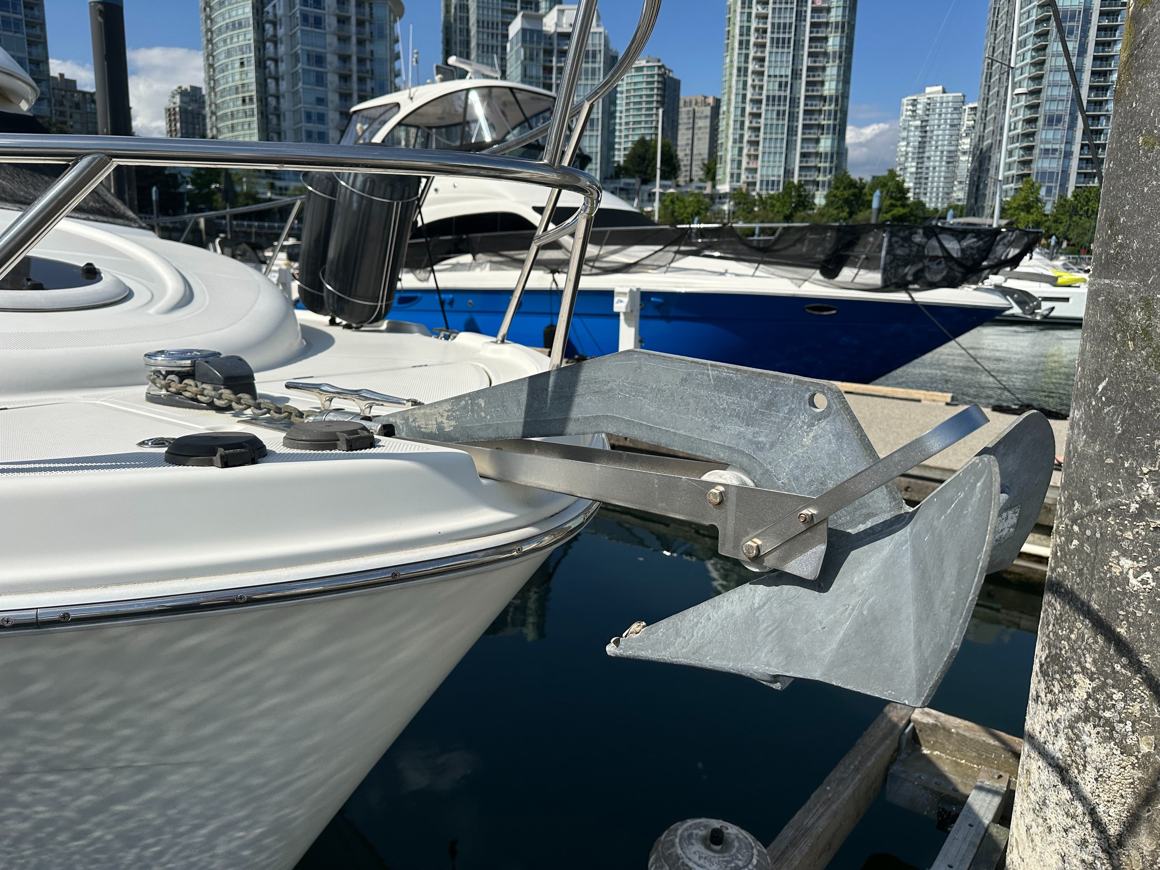 2005 Meridian 381