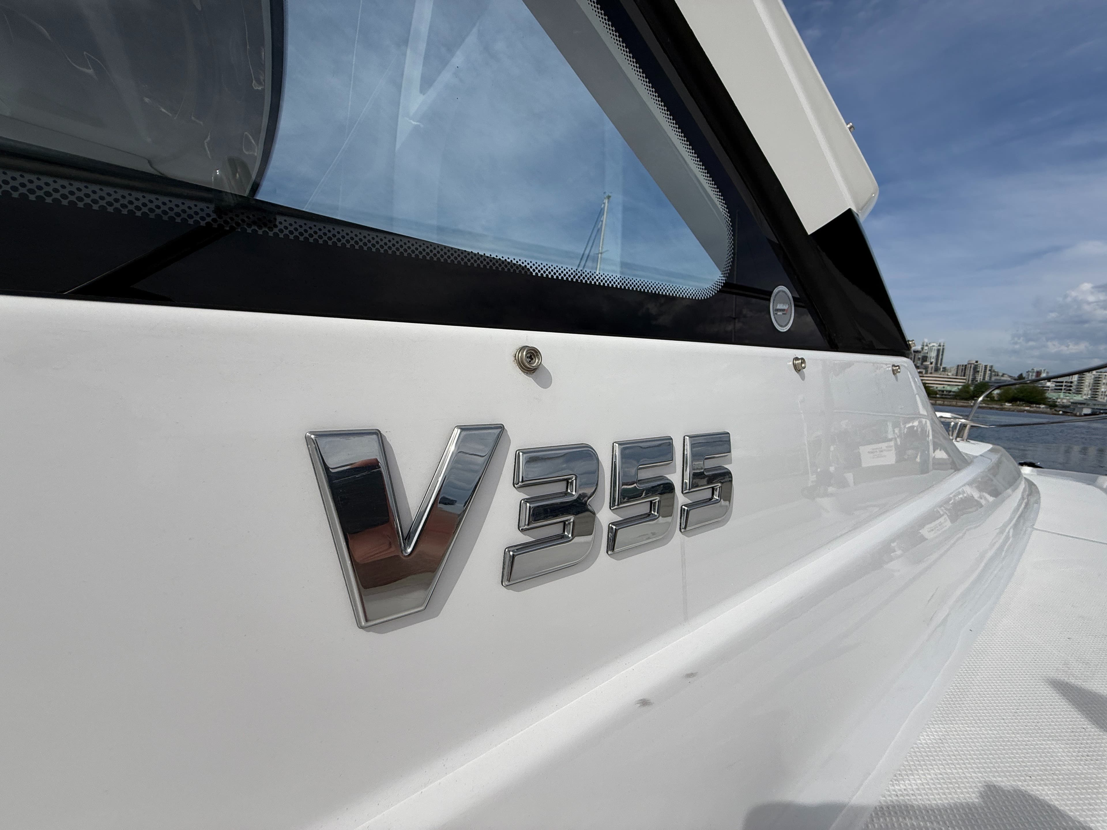 2022 Four Winns V355 Coupe