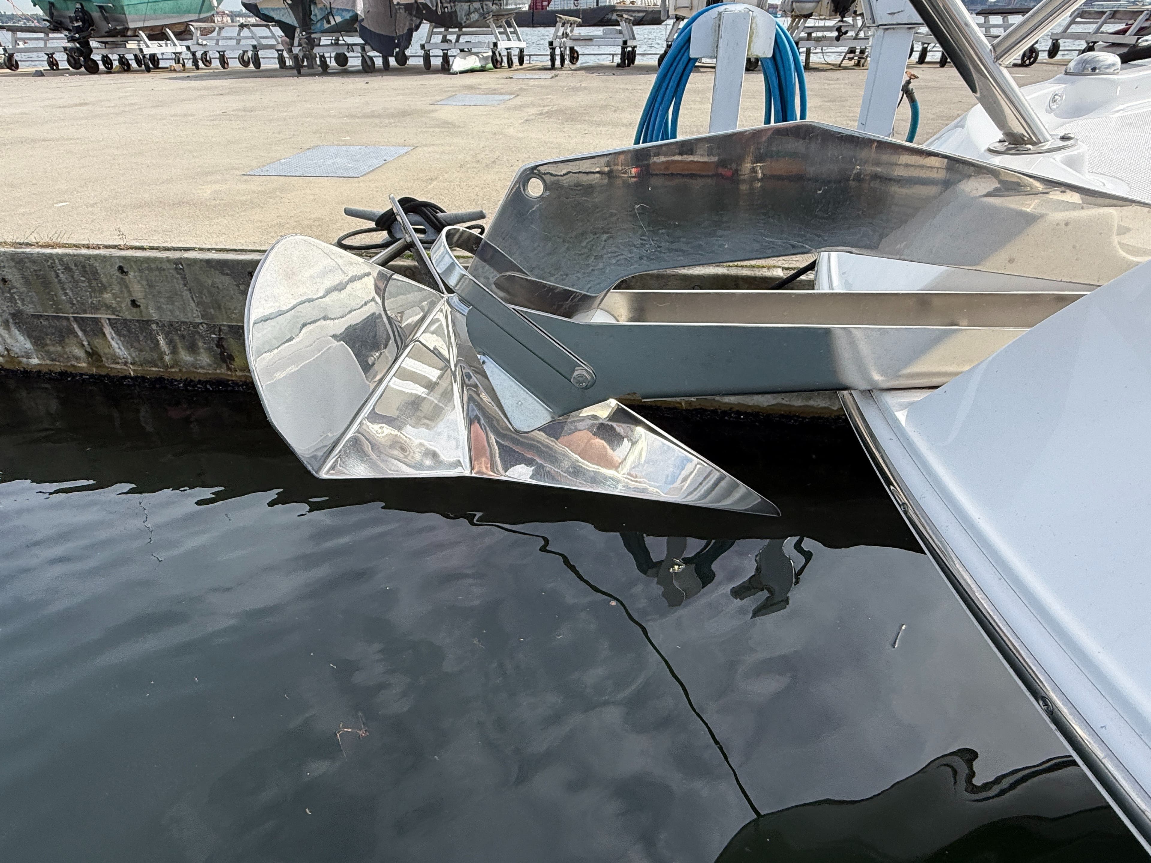 2022 Four Winns V355 Coupe