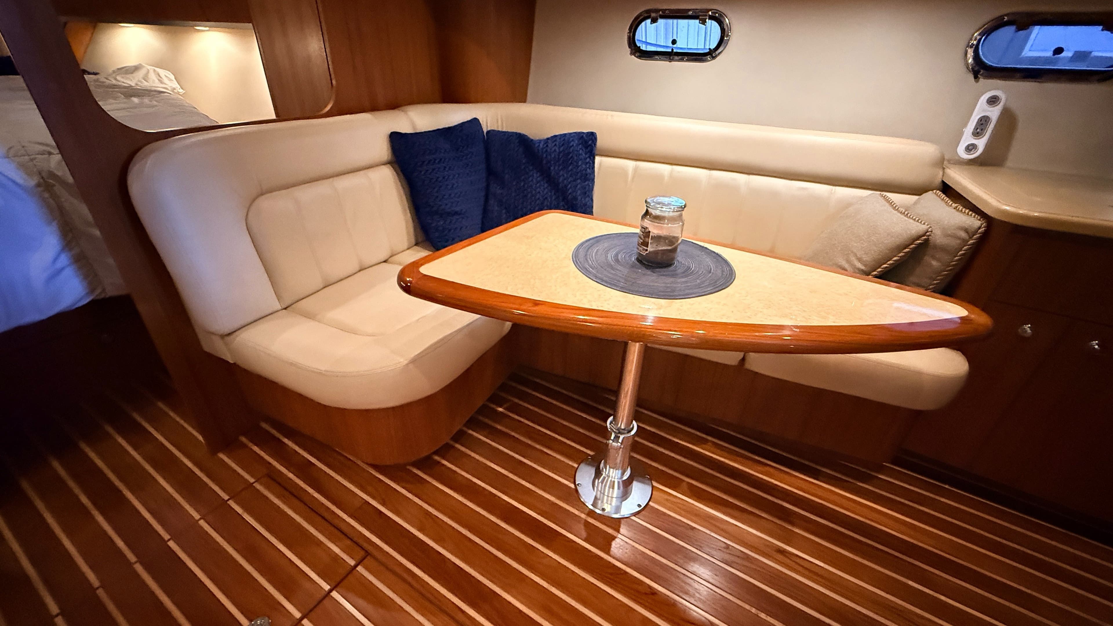 2004 Tiara Yachts 3600 Sovran