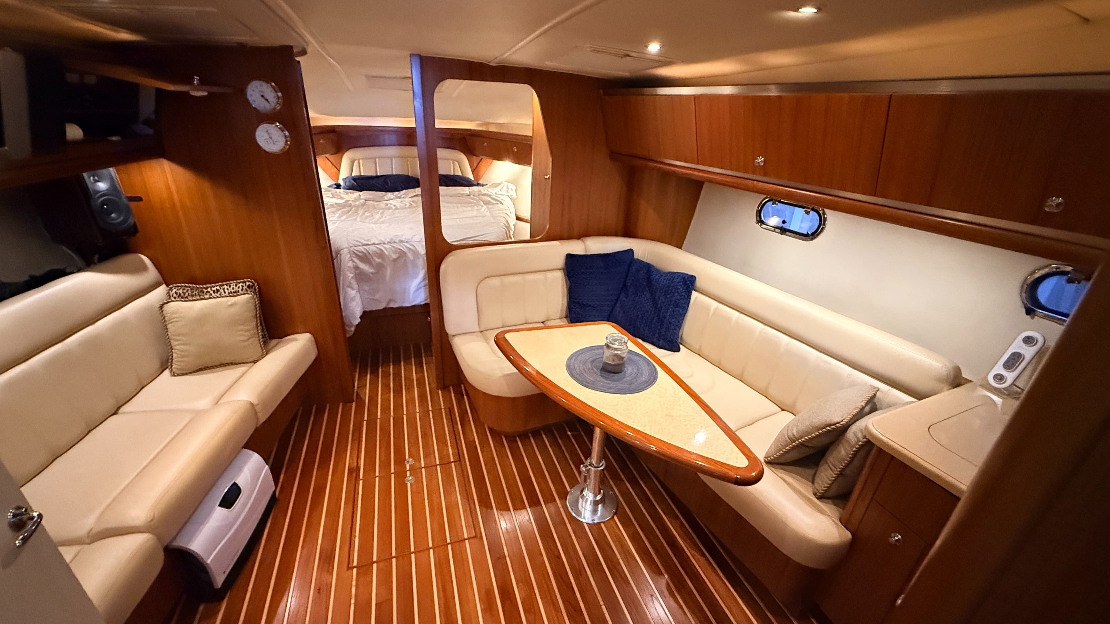 2004 Tiara Yachts 3600 Sovran