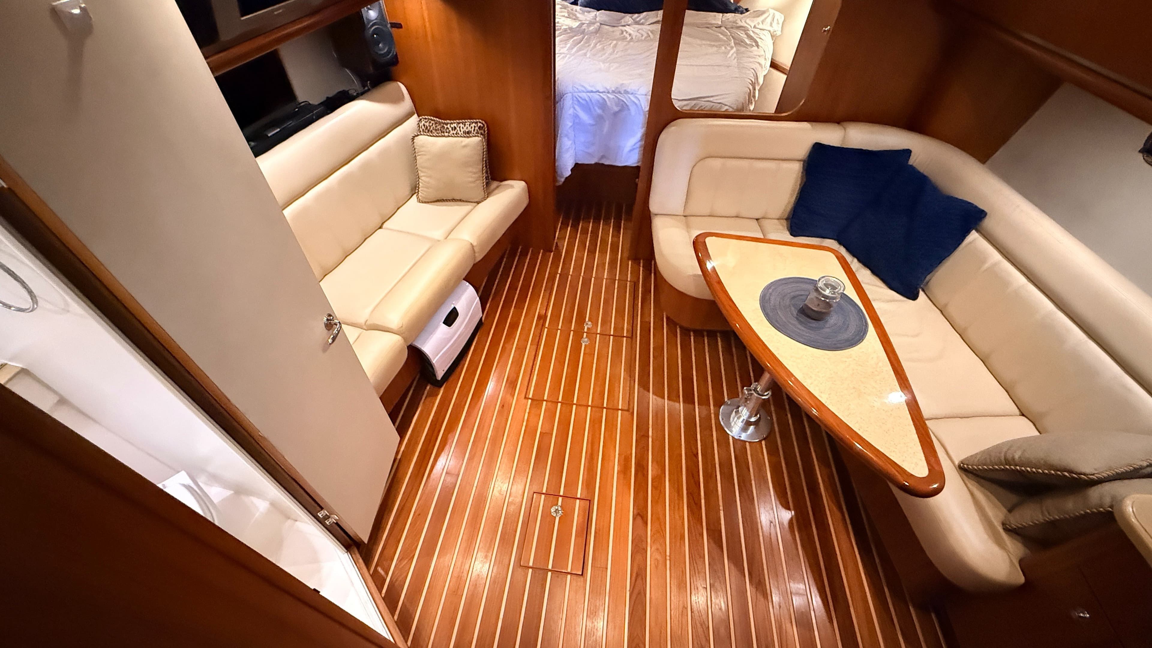 2004 Tiara Yachts 3600 Sovran