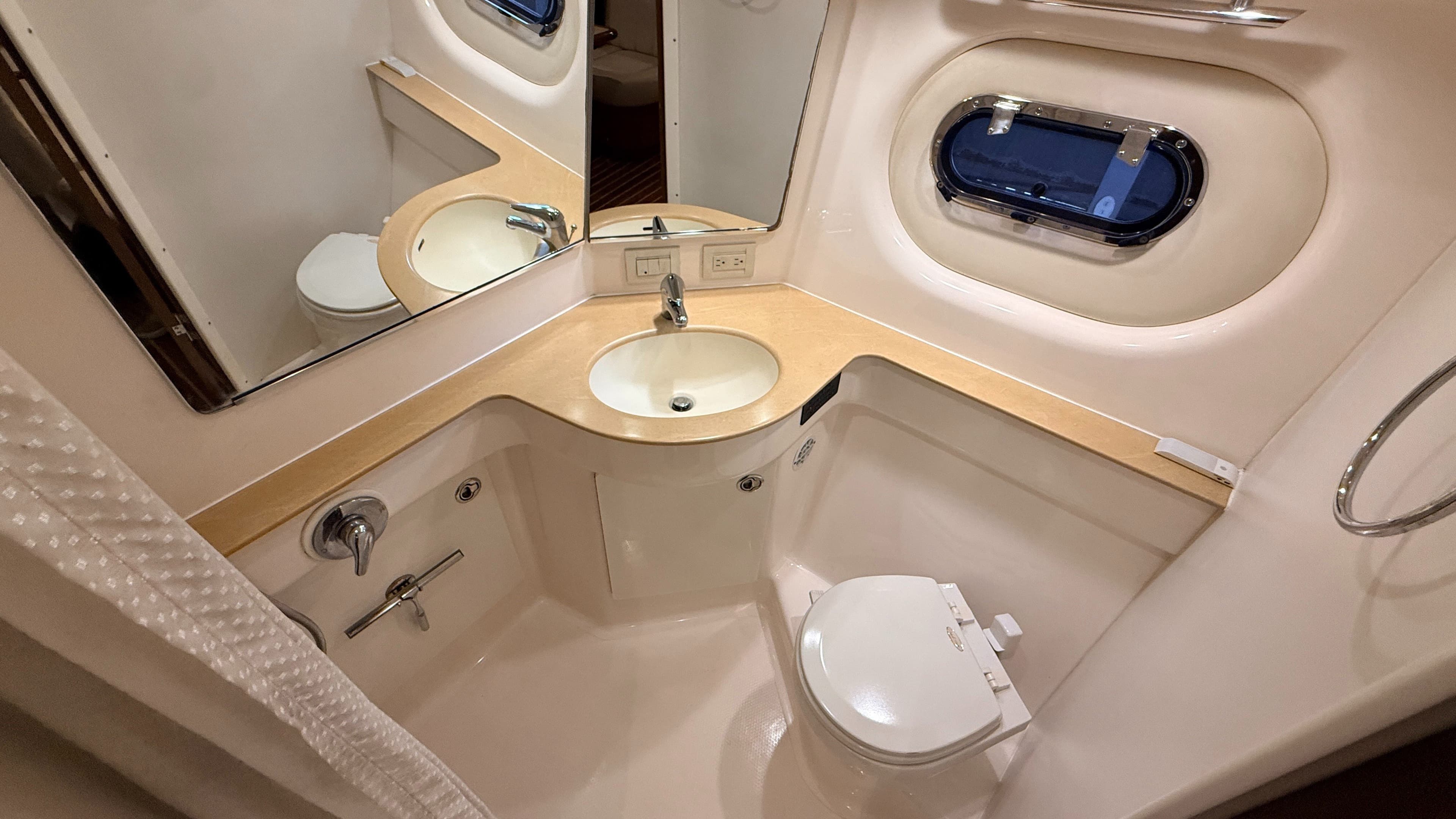 2004 Tiara Yachts 3600 Sovran
