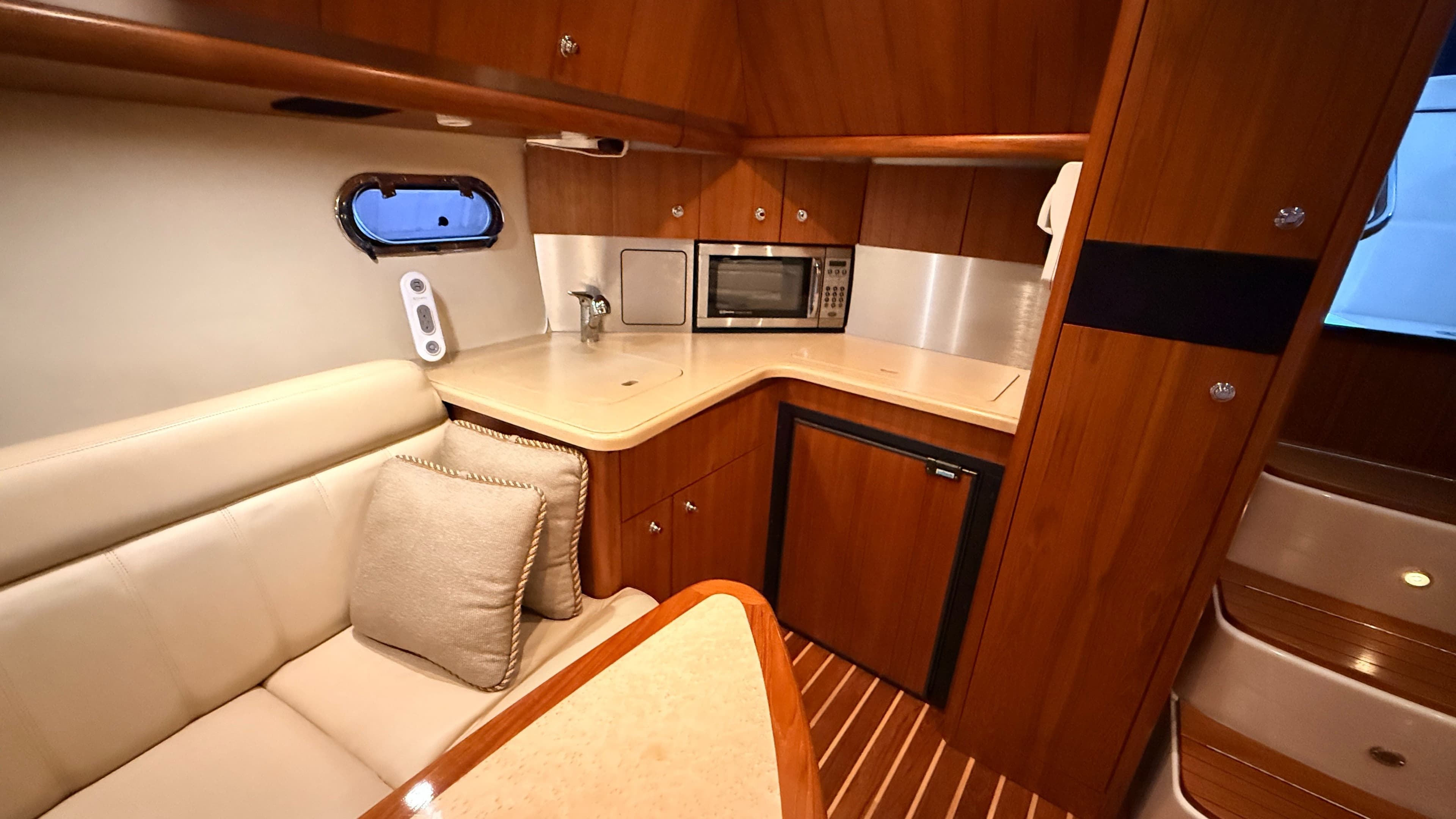 2004 Tiara Yachts 3600 Sovran