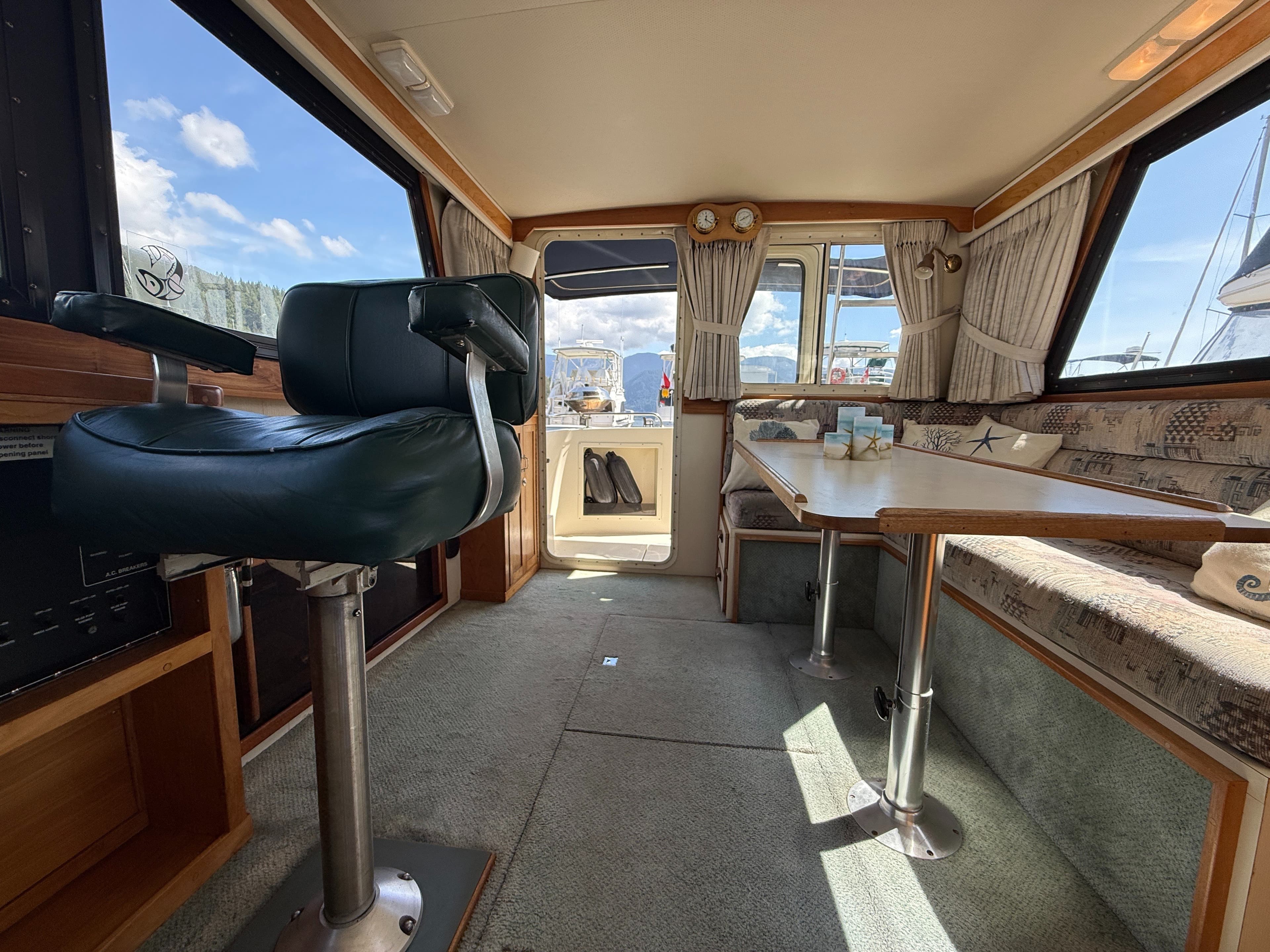 1994 Camano 31 Troll