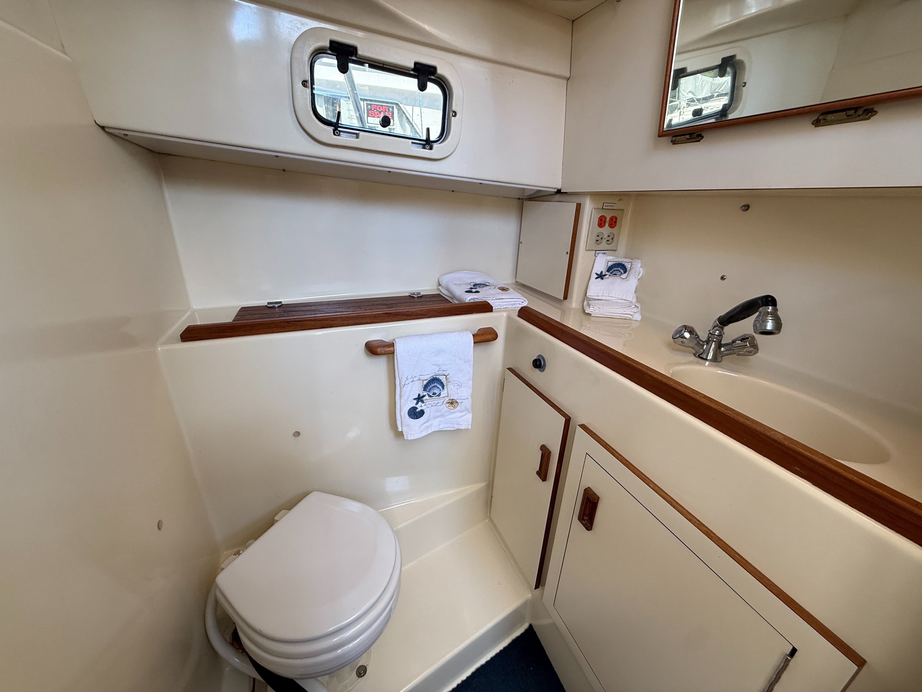 1994 Camano 31 Troll