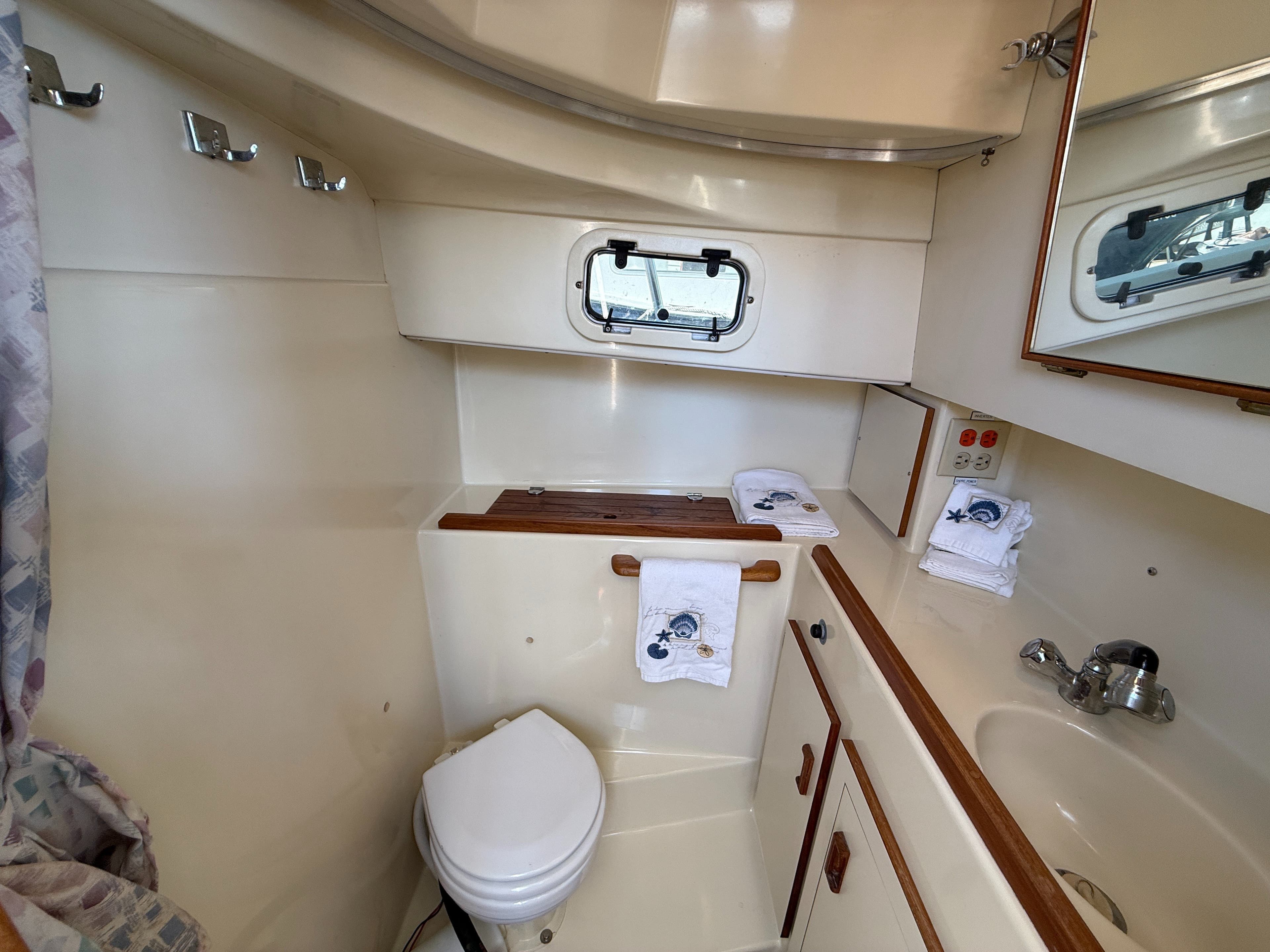 1994 Camano 31 Troll