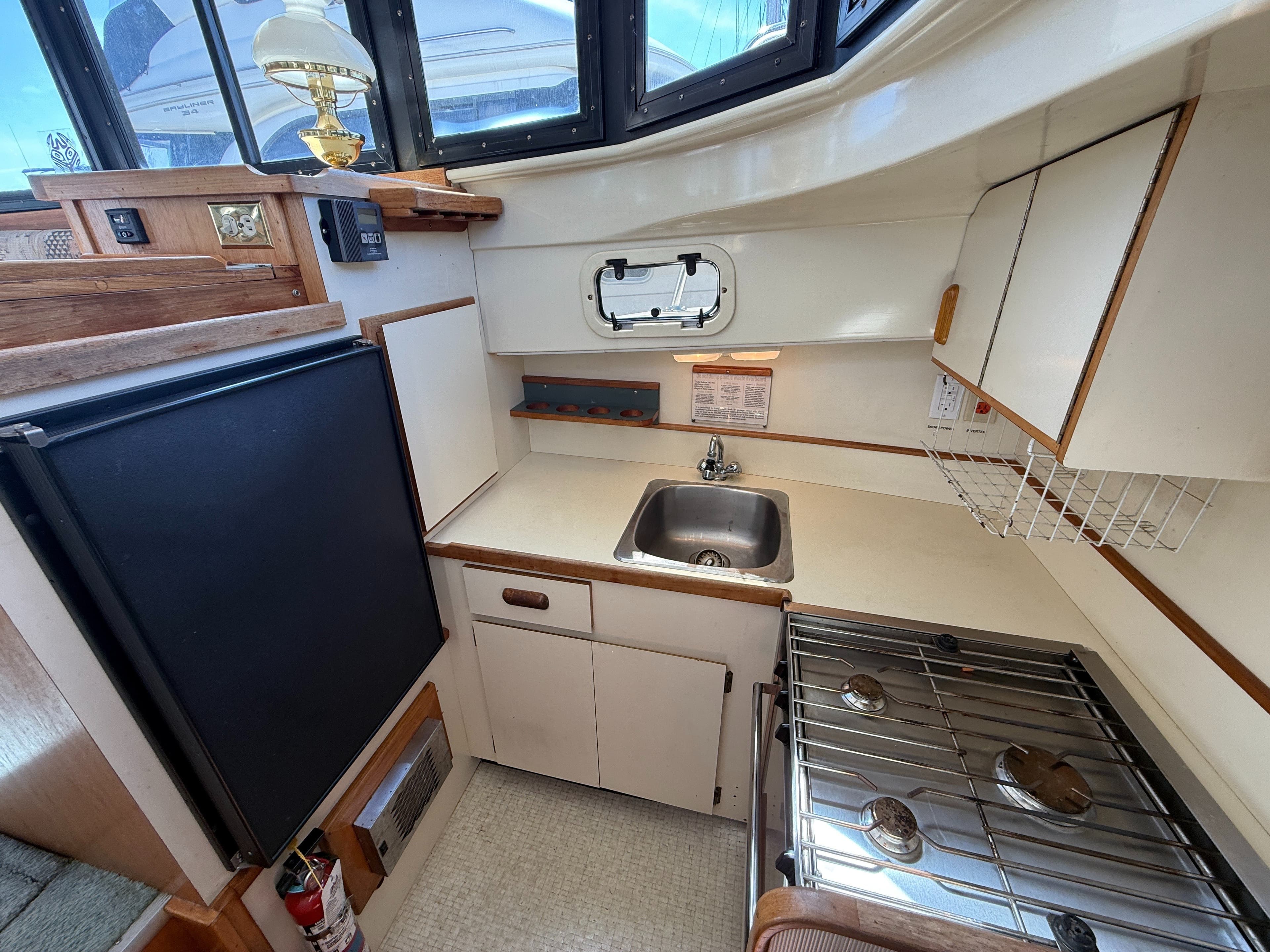 1994 Camano 31 Troll