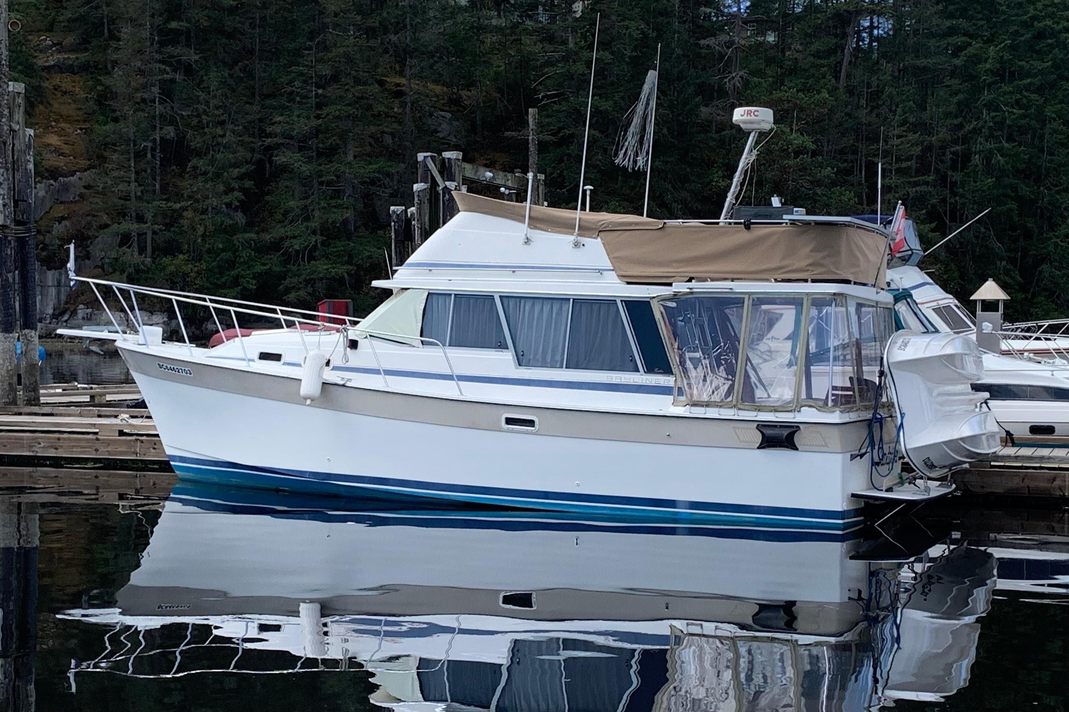 1984 Bayliner 3270 Explorer