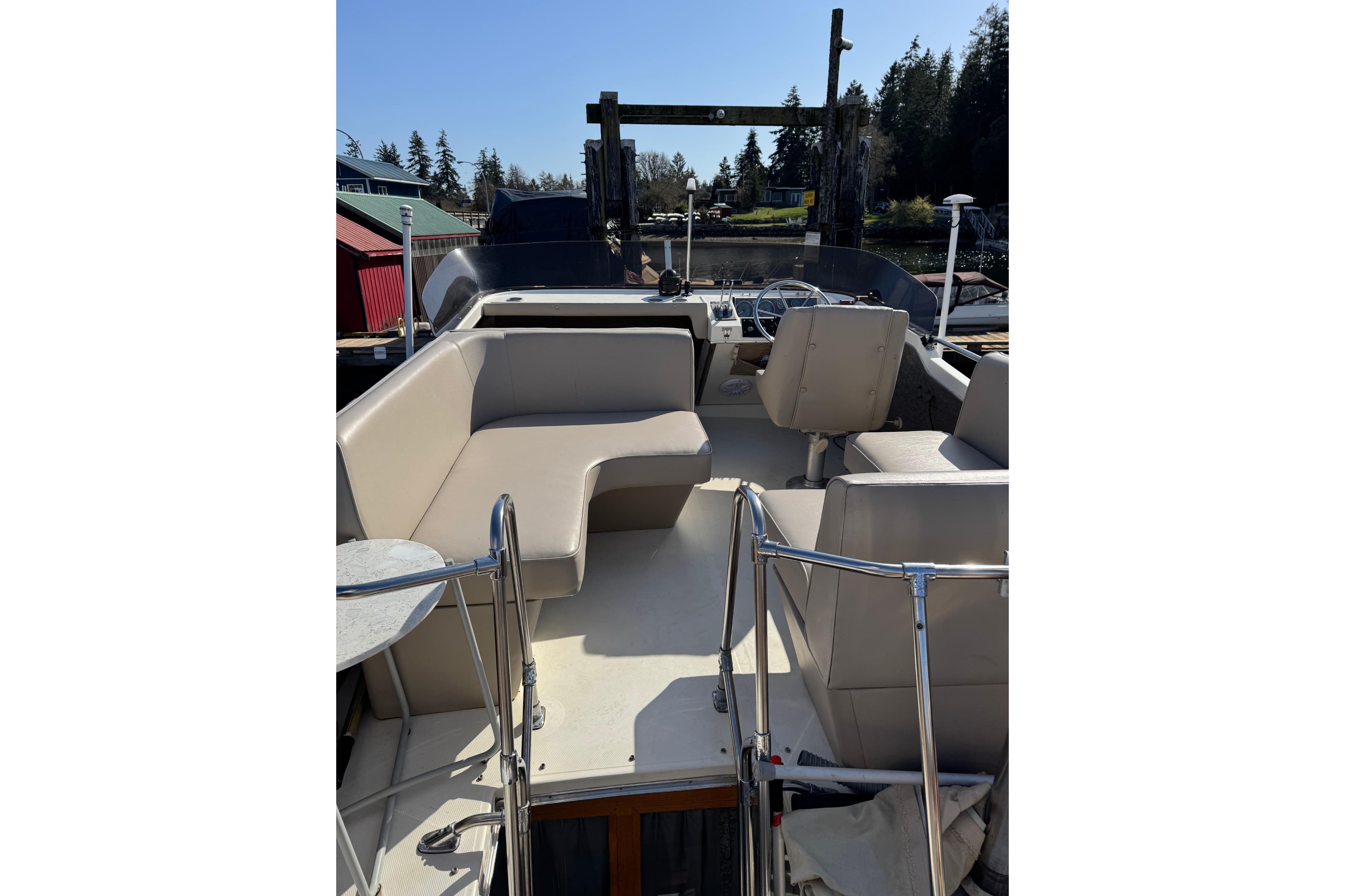 1984 Bayliner 3270 Explorer