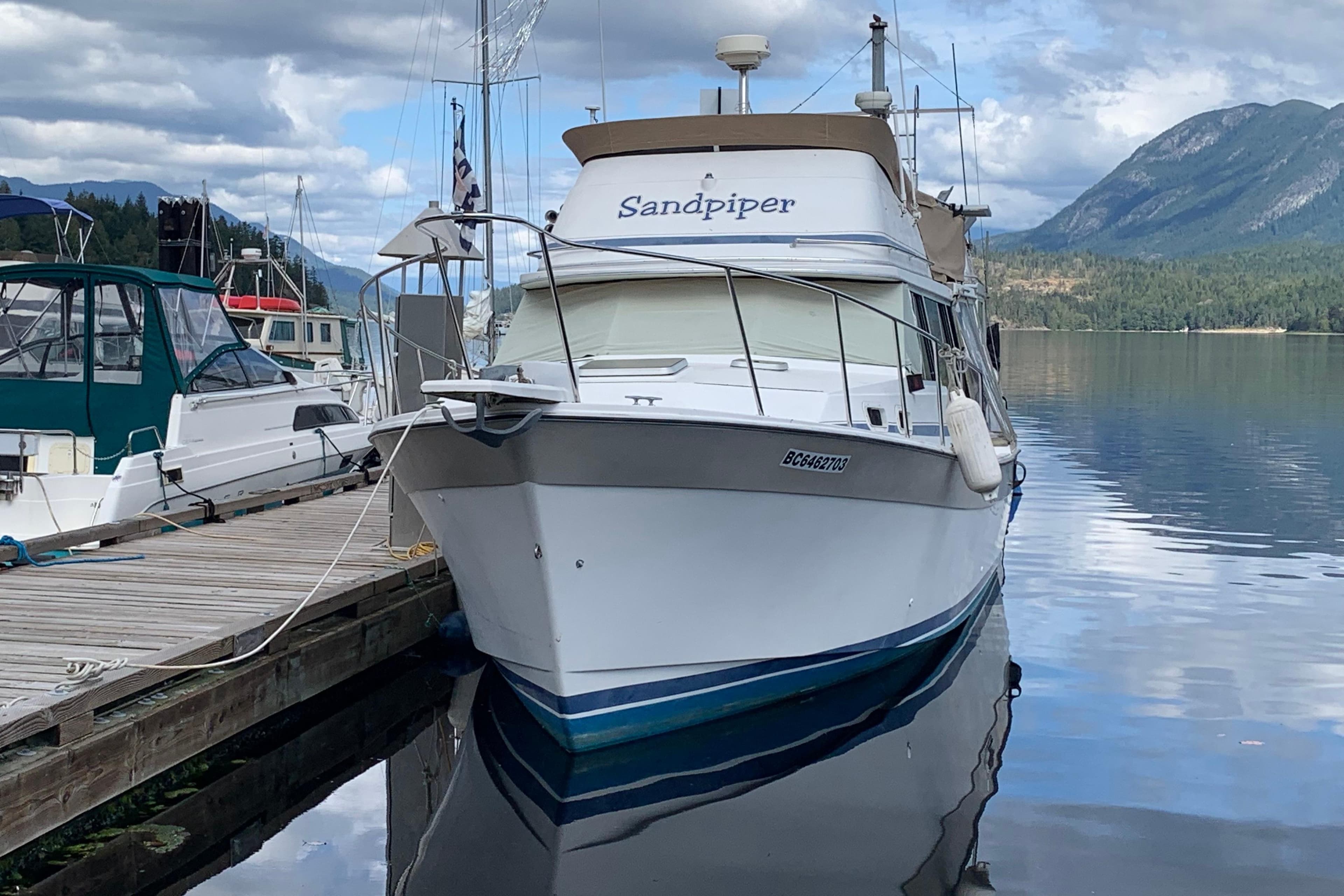 1984 Bayliner 3270 Explorer