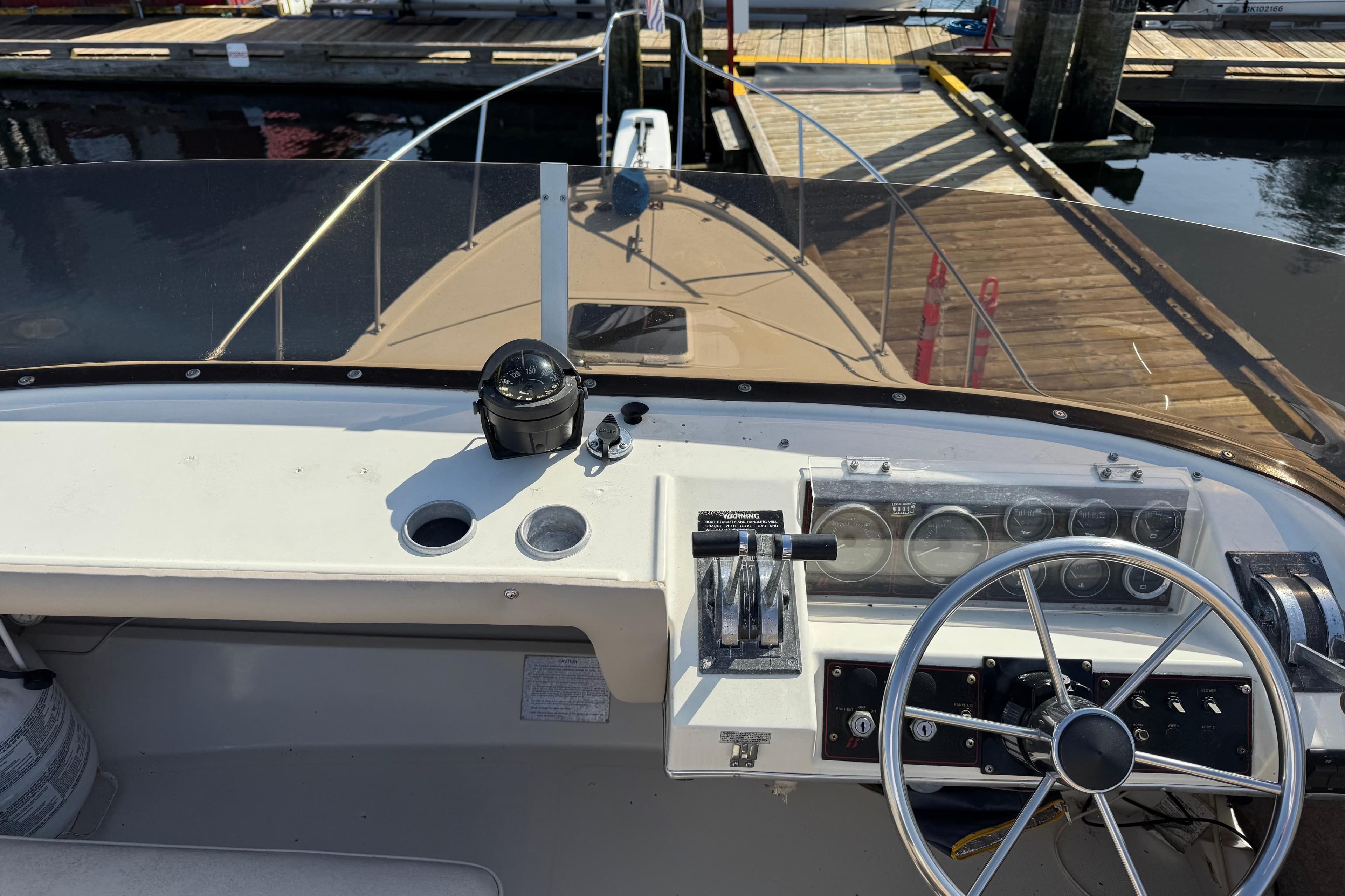 1984 Bayliner 3270 Explorer