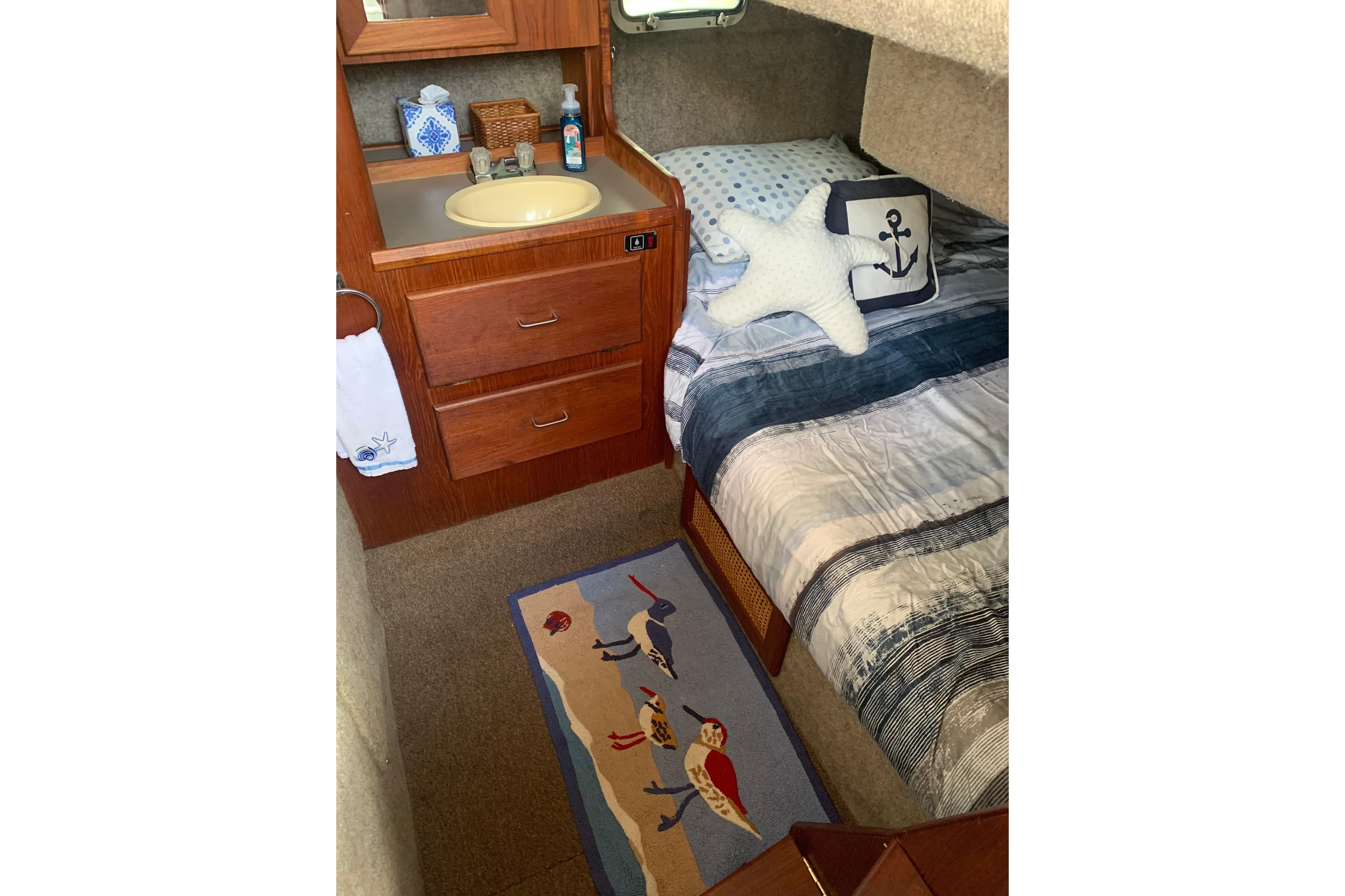 1984 Bayliner 3270 Explorer