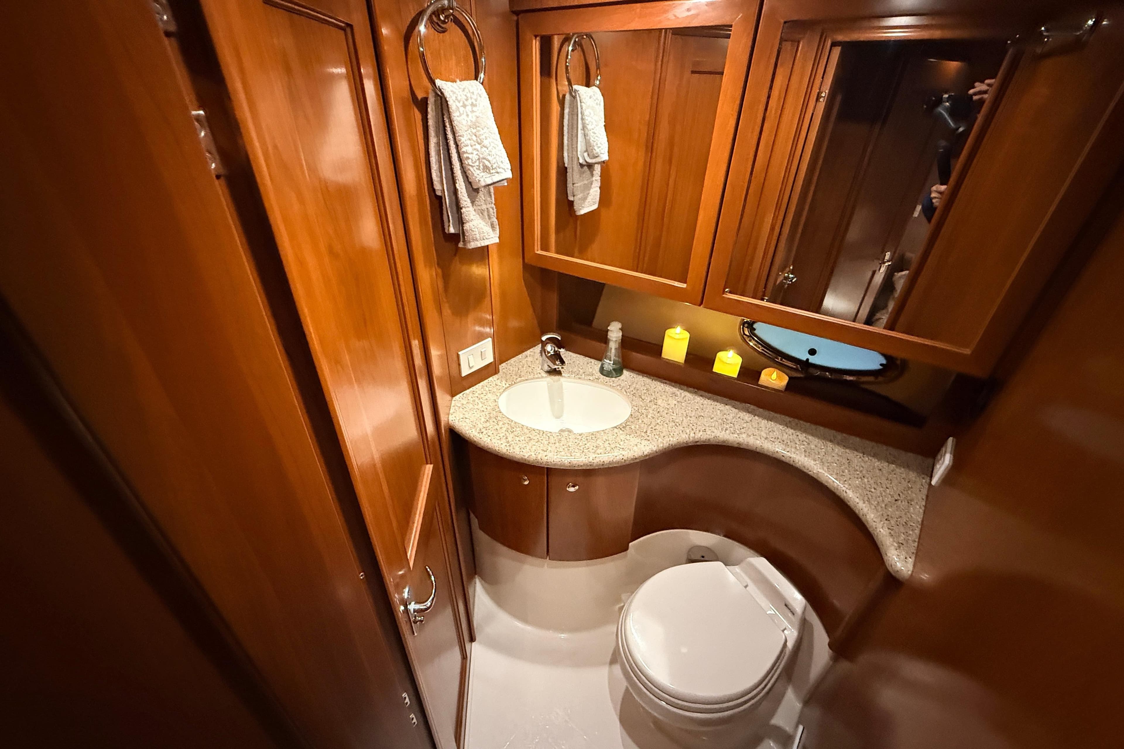 2006 Silverton 38 Sport Bridge