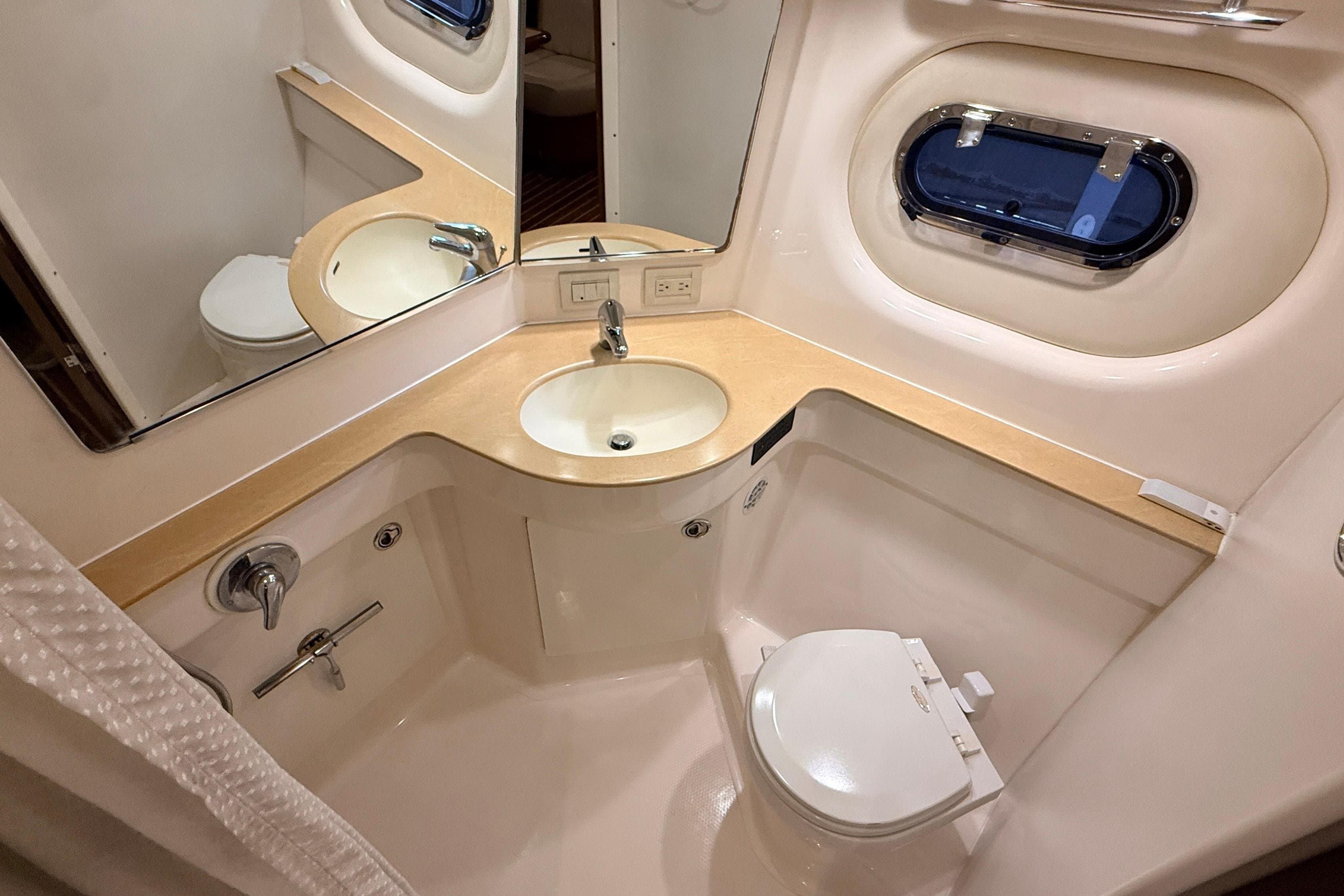 2004 Tiara Yachts 3600 Sovran