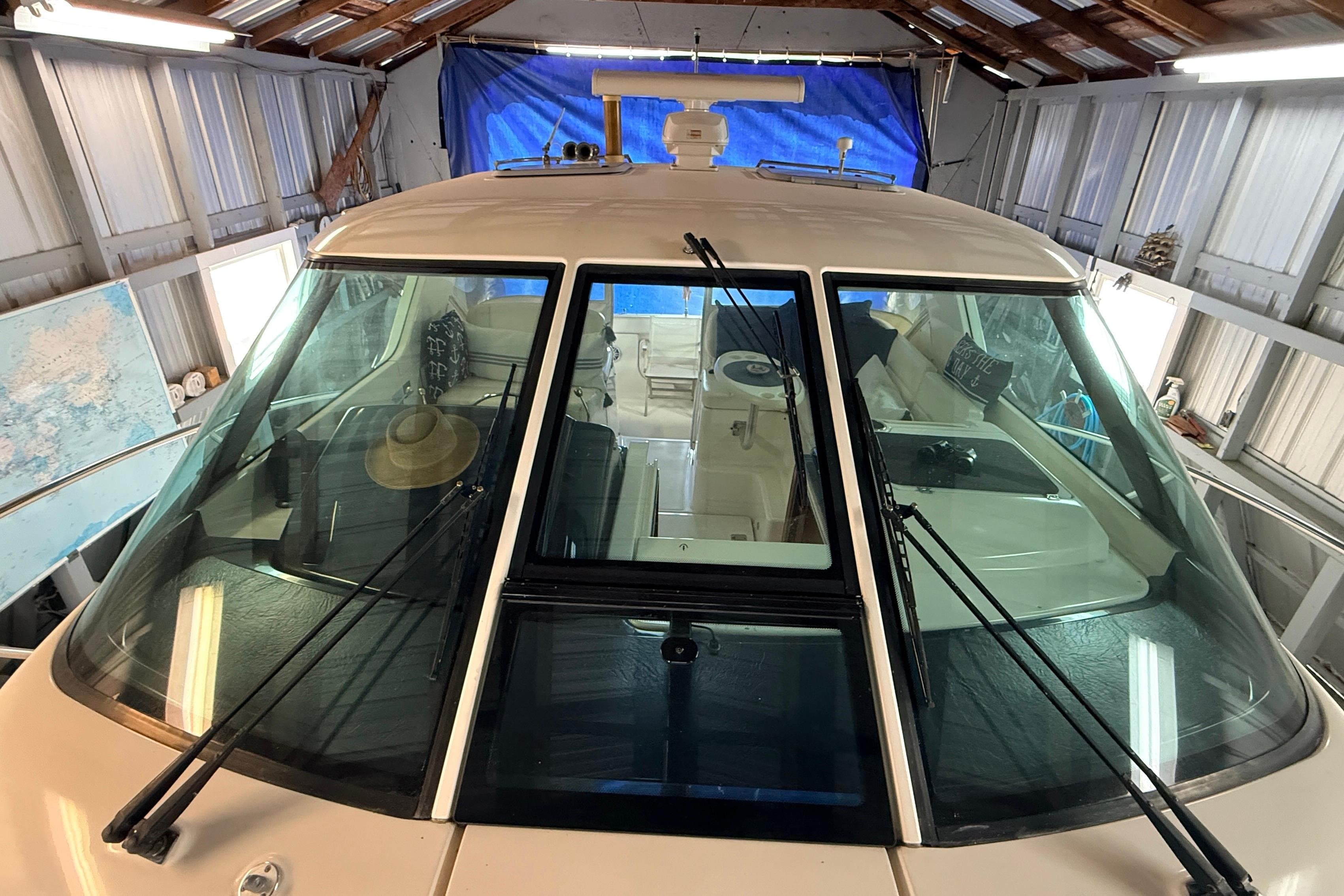 2004 Tiara Yachts 3600 Sovran