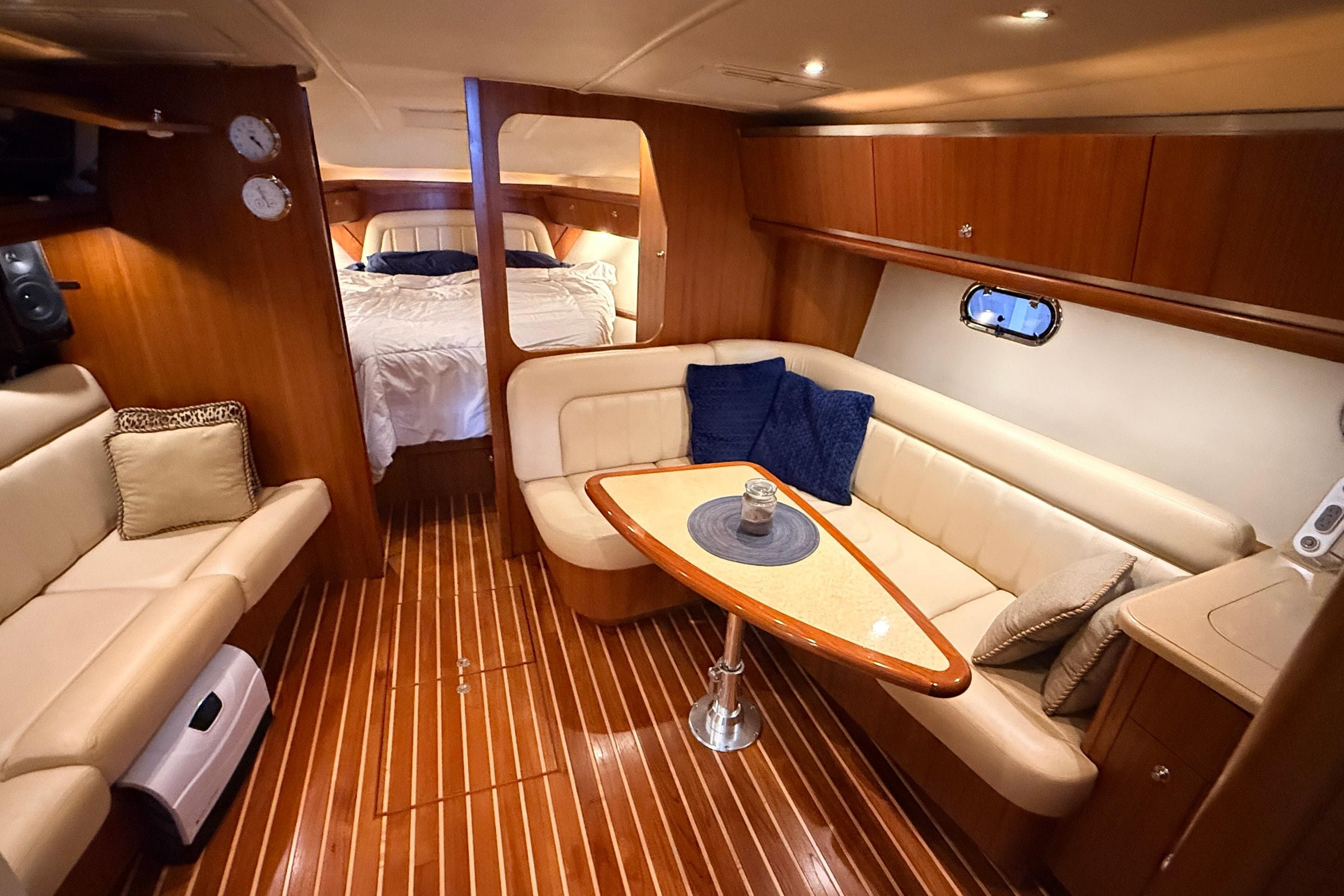 2004 Tiara Yachts 3600 Sovran