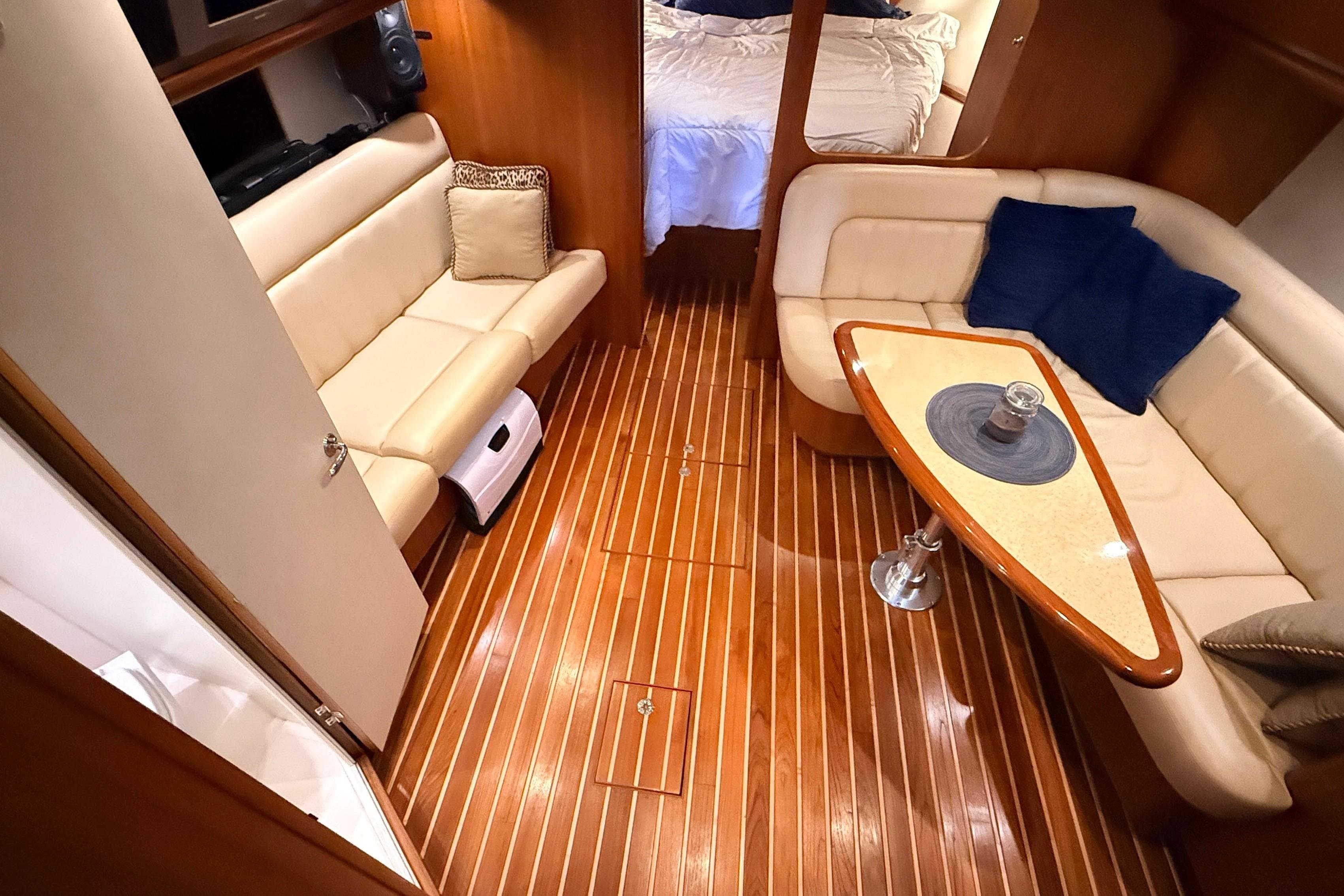 2004 Tiara Yachts 3600 Sovran