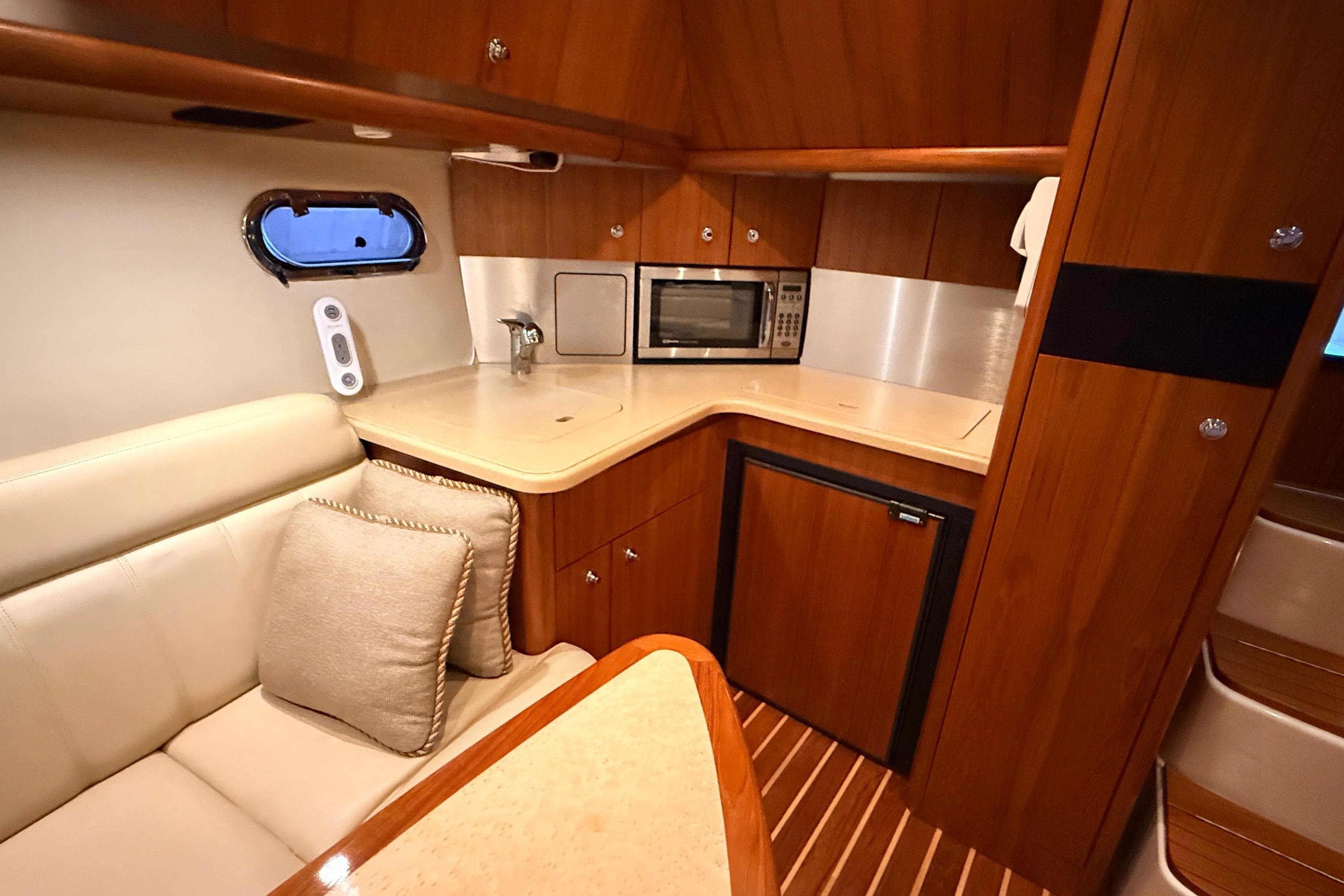 2004 Tiara Yachts 3600 Sovran