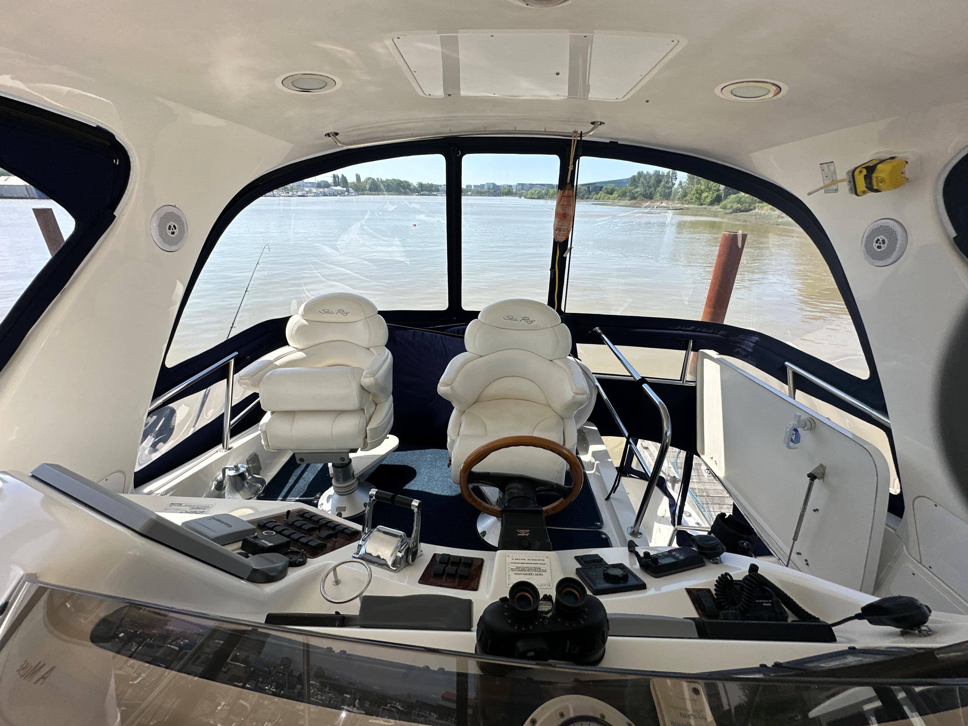 2000 Sea Ray 480 Sedan Bridge