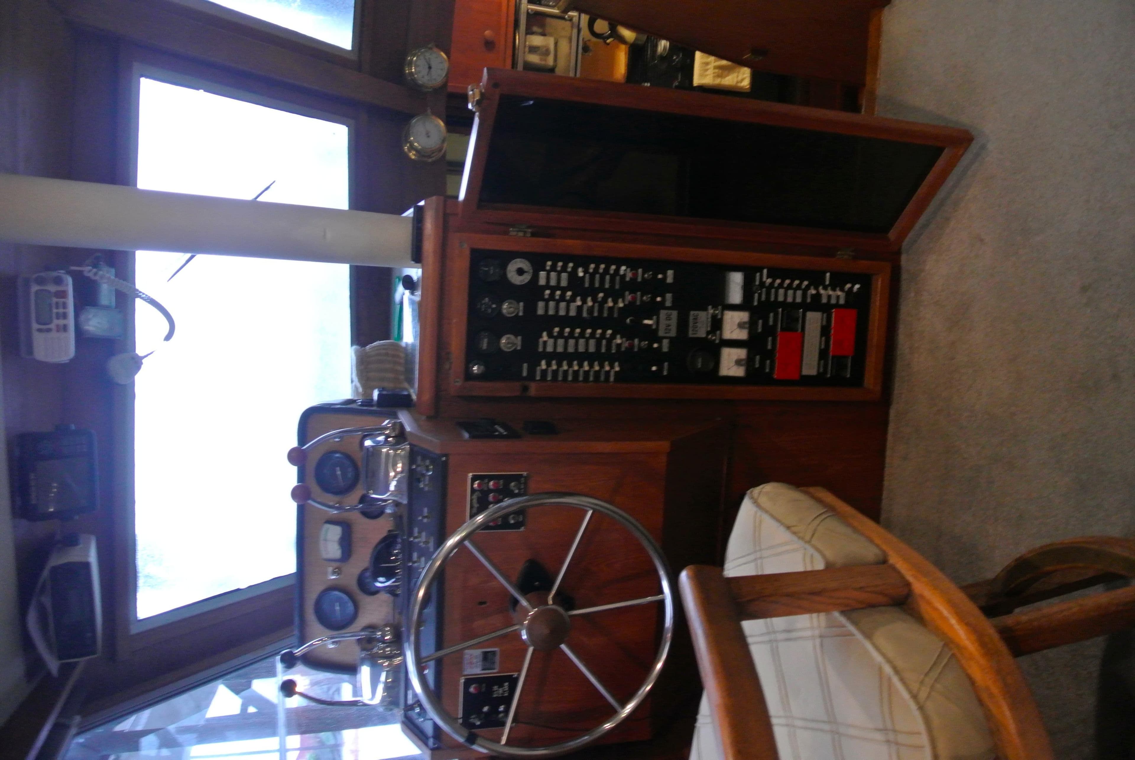 1982 Uniflite Double Cabin