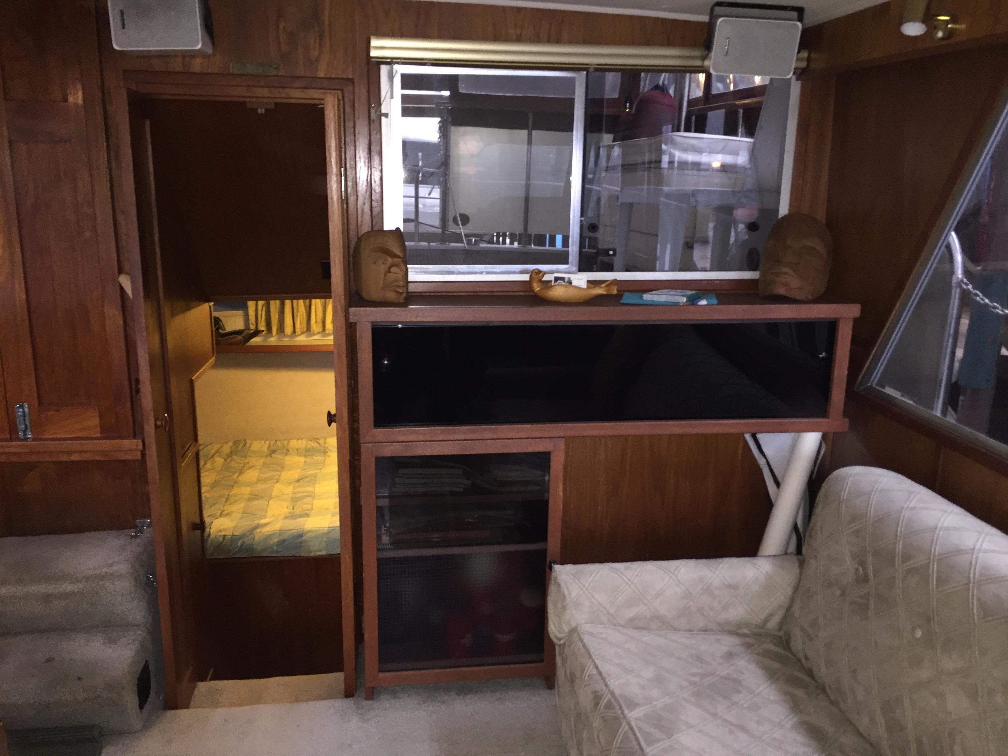 1982 Uniflite Double Cabin