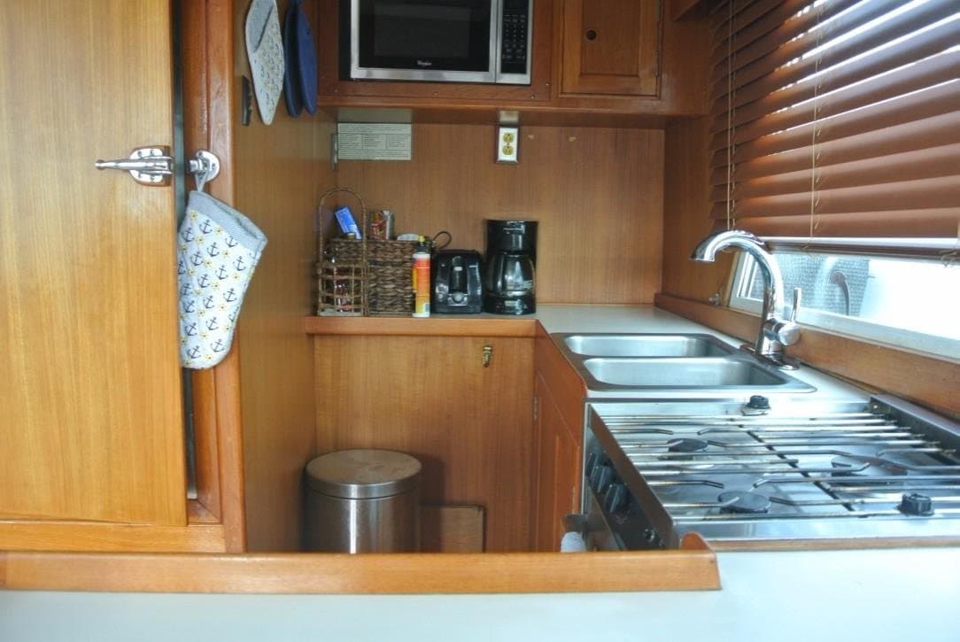 1986 Island Gypsy 44 aft cabin