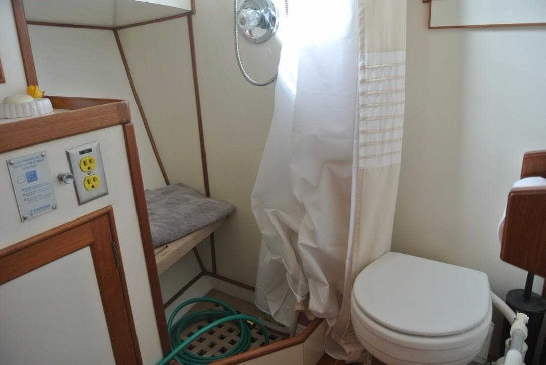 1986 Island Gypsy 44 aft cabin