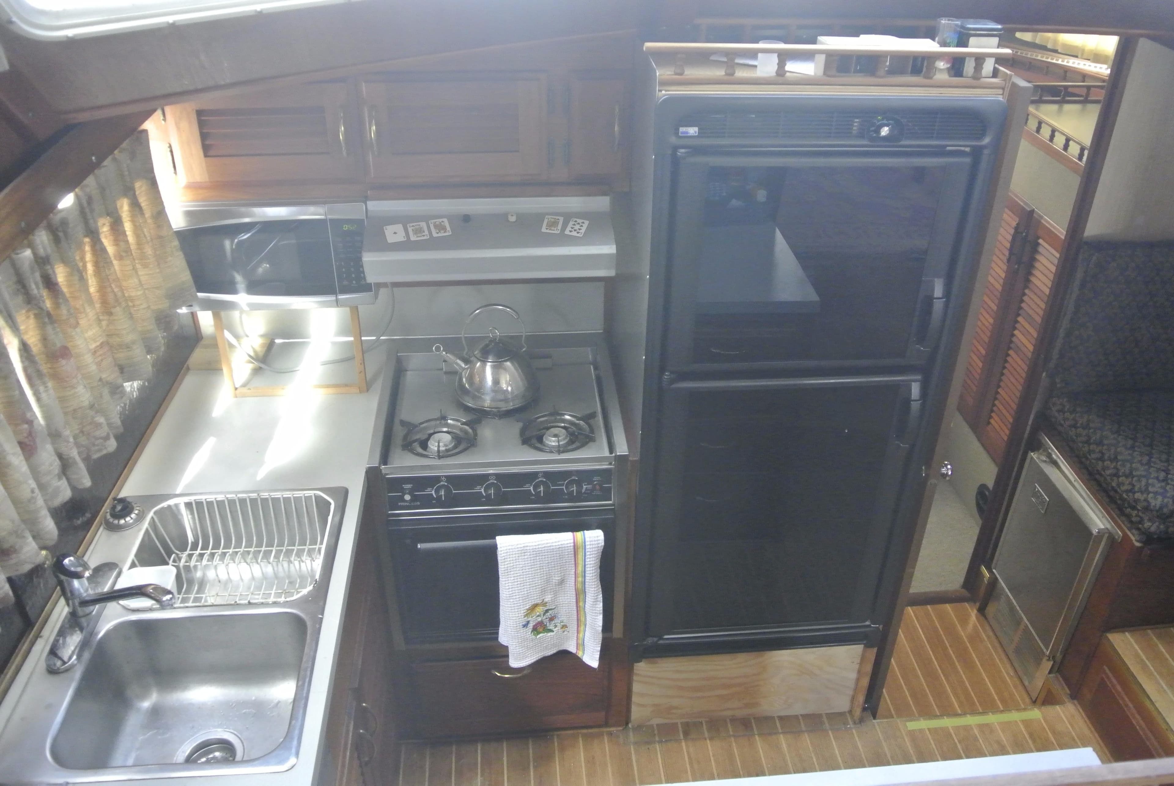 1977 Tollycraft 48 Cockpit Motor Yacht