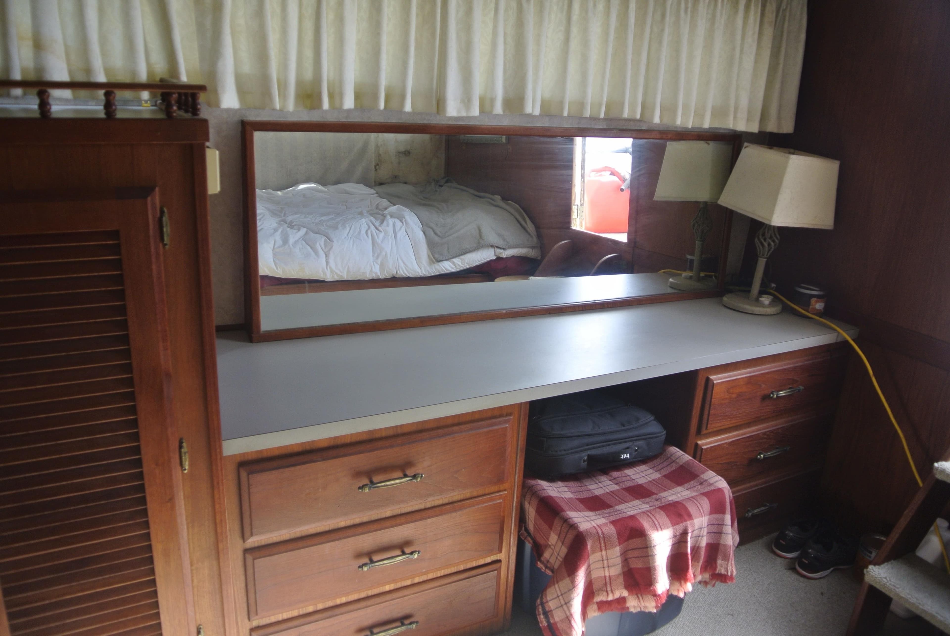 1977 Tollycraft 48 Cockpit Motor Yacht