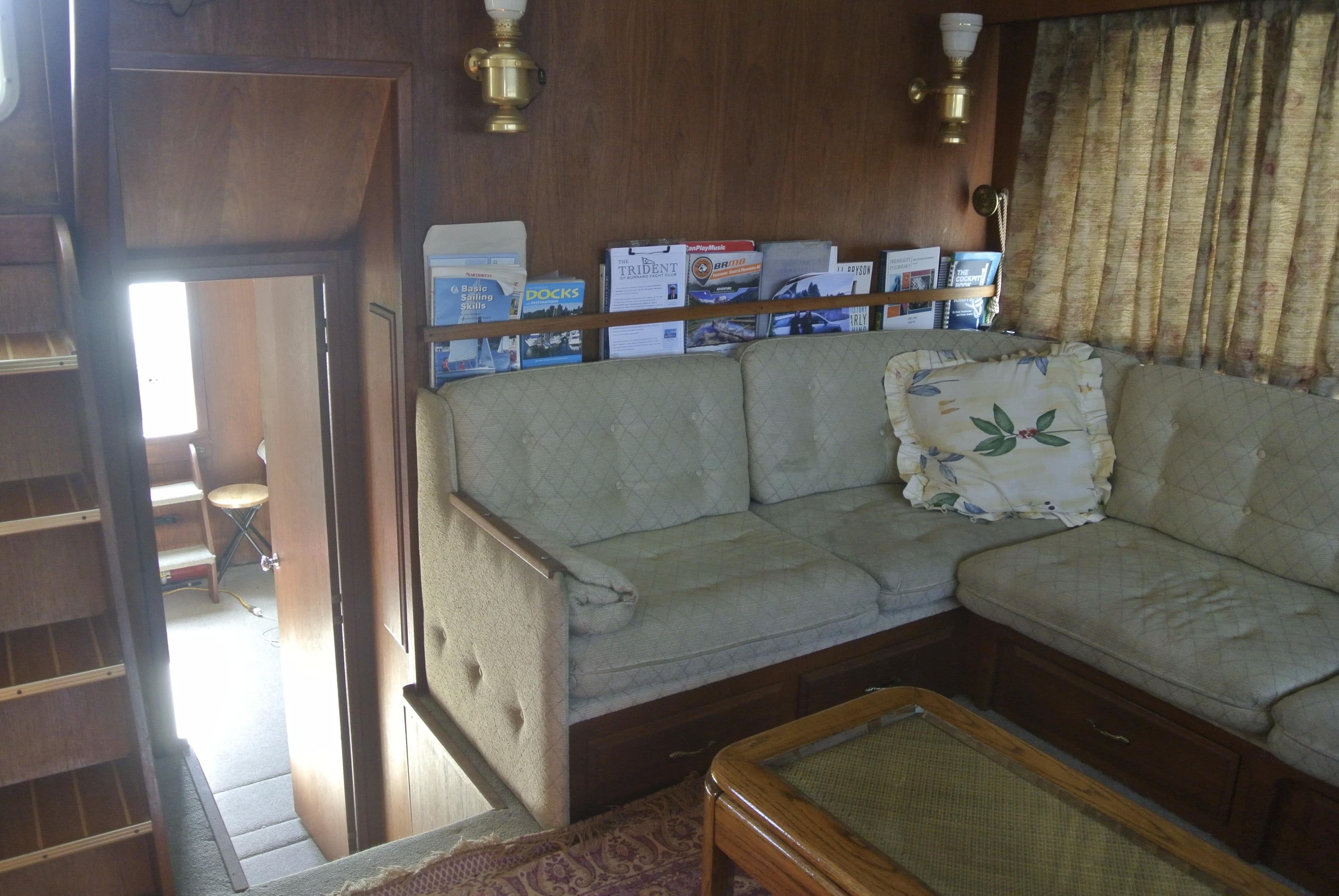 1977 Tollycraft 48 Cockpit Motor Yacht