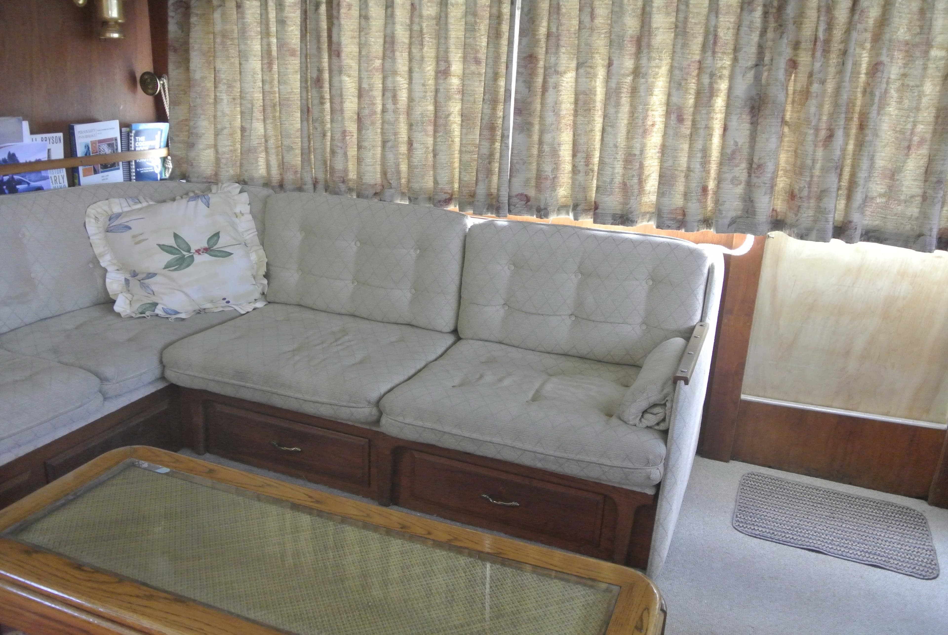 1977 Tollycraft 48 Cockpit Motor Yacht