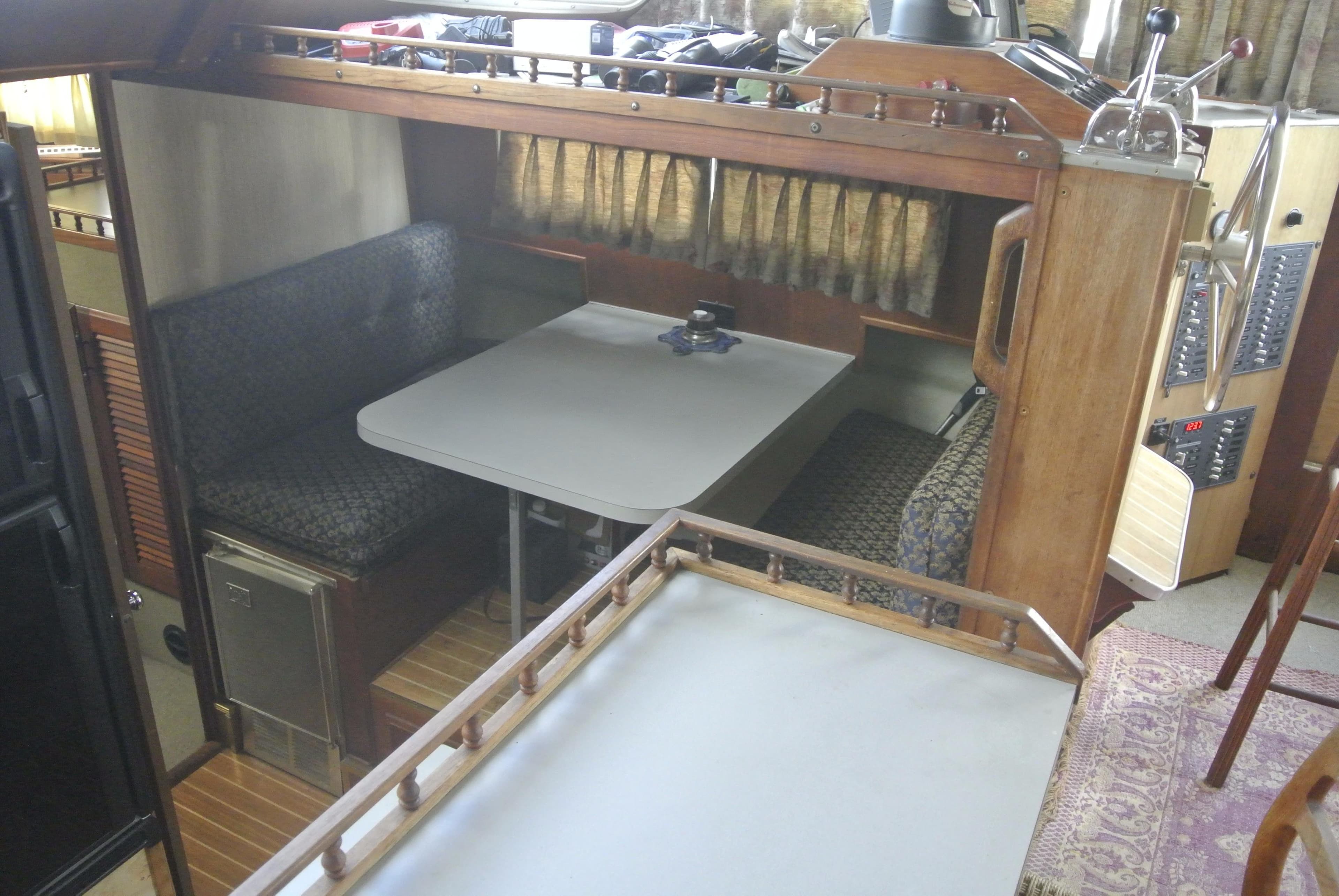 1977 Tollycraft 48 Cockpit Motor Yacht