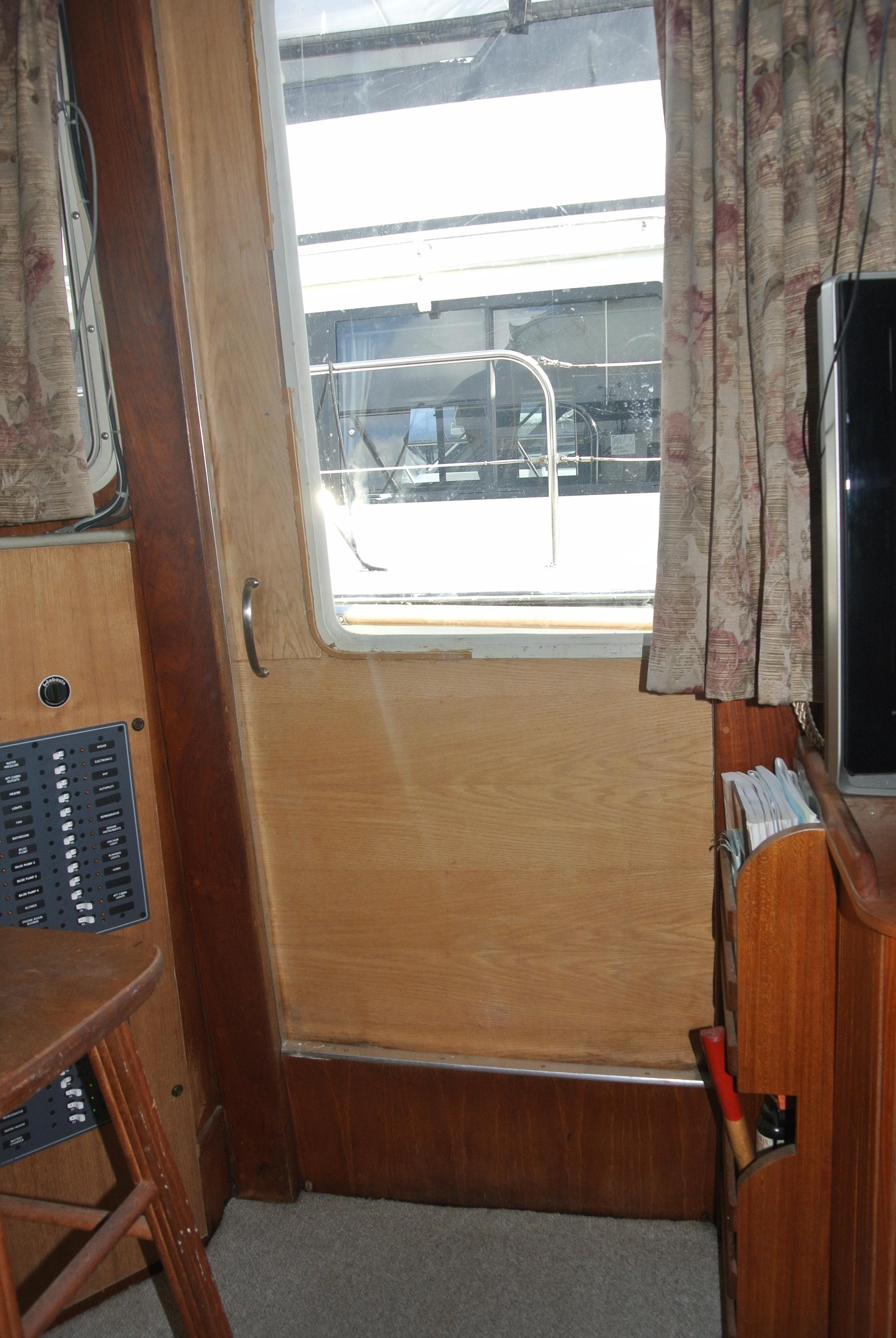 1977 Tollycraft 48 Cockpit Motor Yacht
