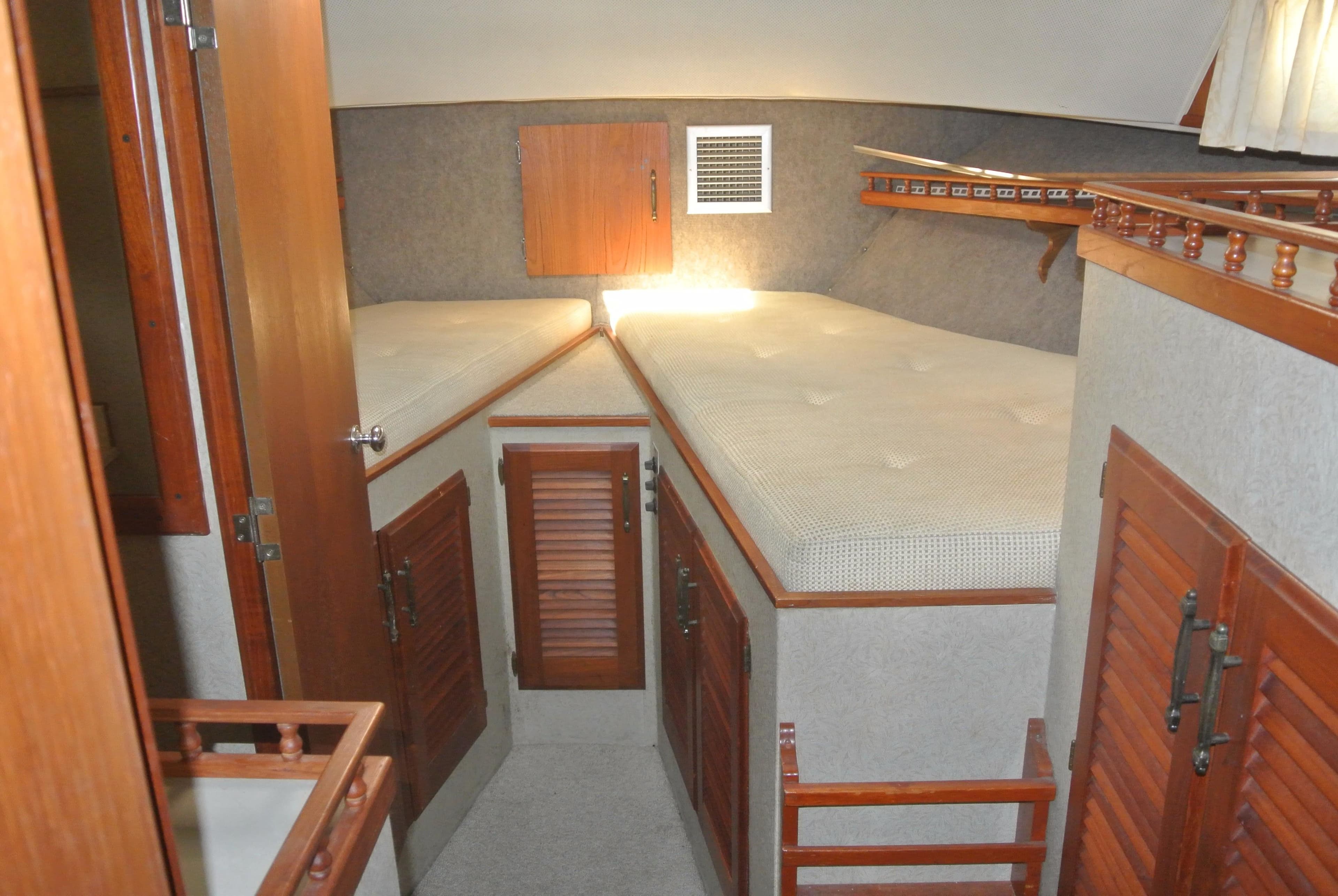 1977 Tollycraft 48 Cockpit Motor Yacht