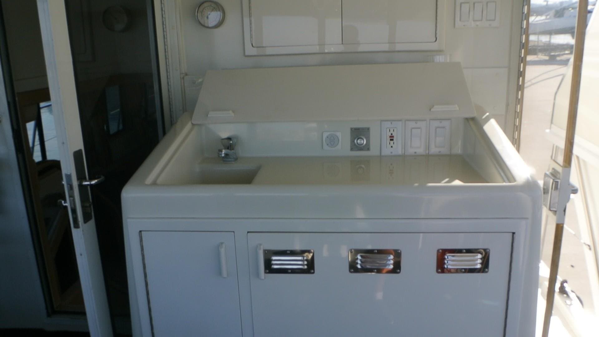 1991 Californian 55 Cockpit Motor Yacht