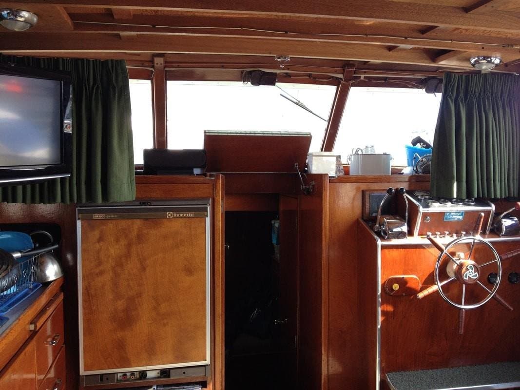1966 Tollycraft 38 Tri Cabin