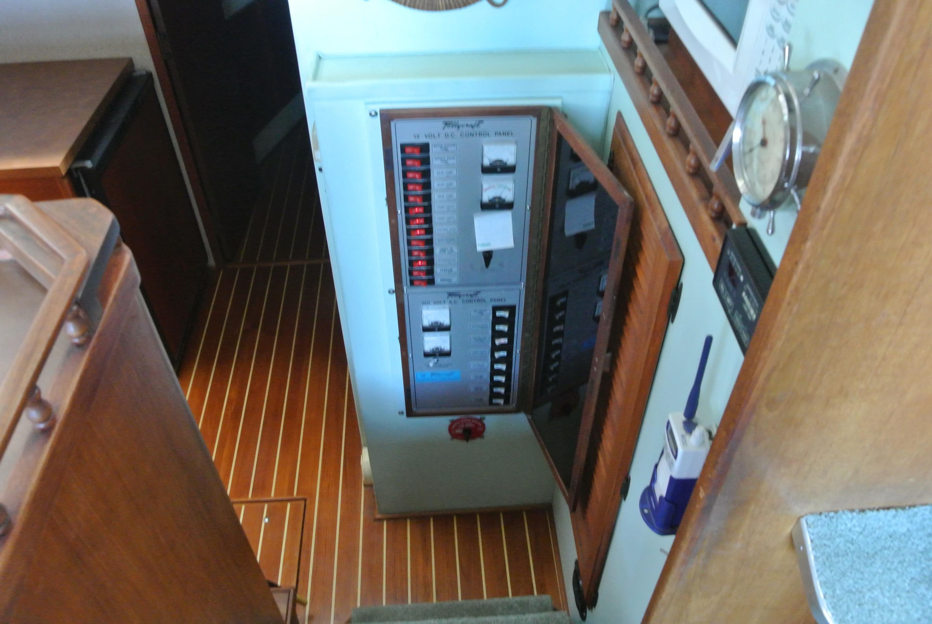1978 Tollycraft 37 Convertible