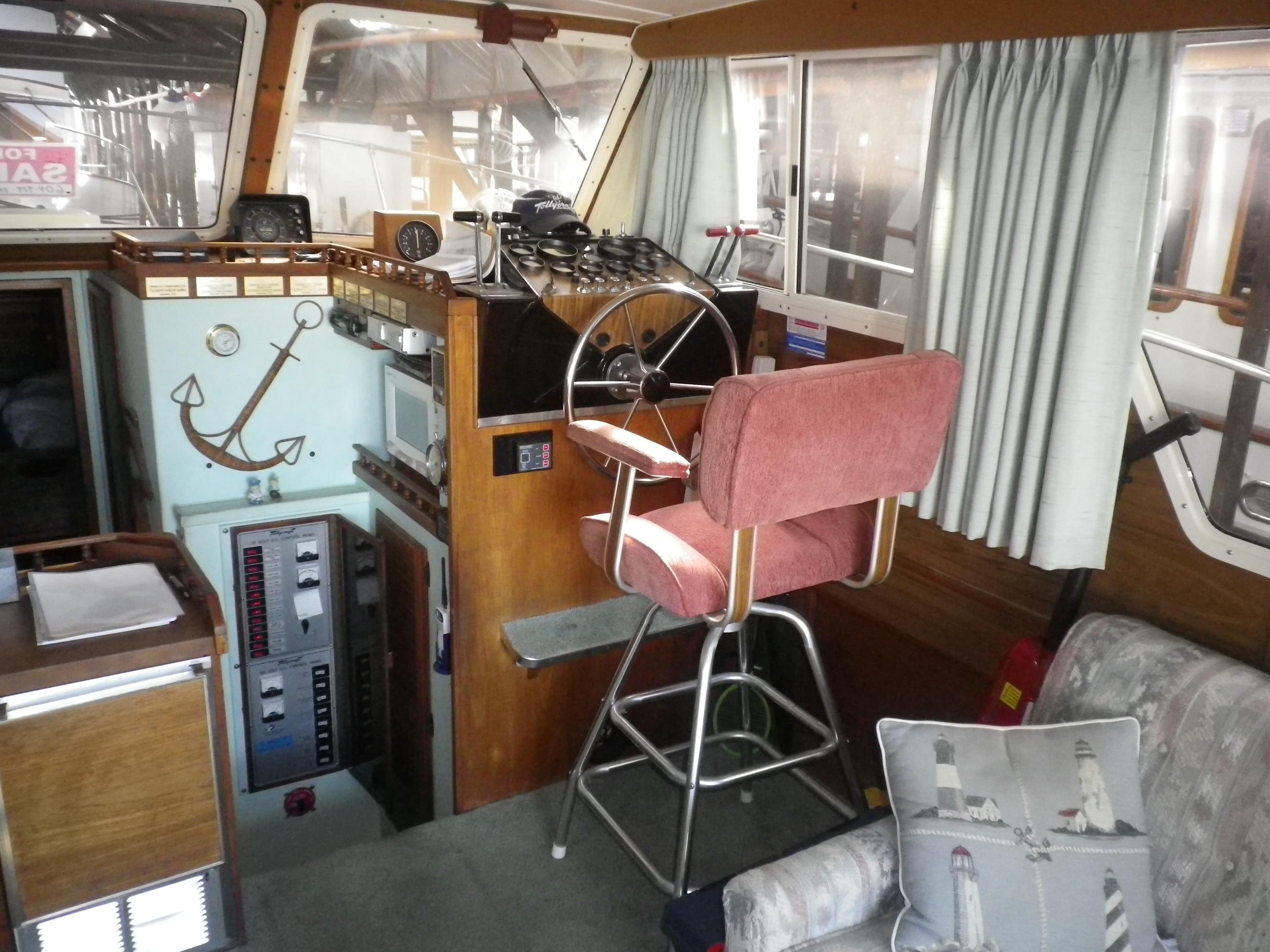 1978 Tollycraft 37 Convertible