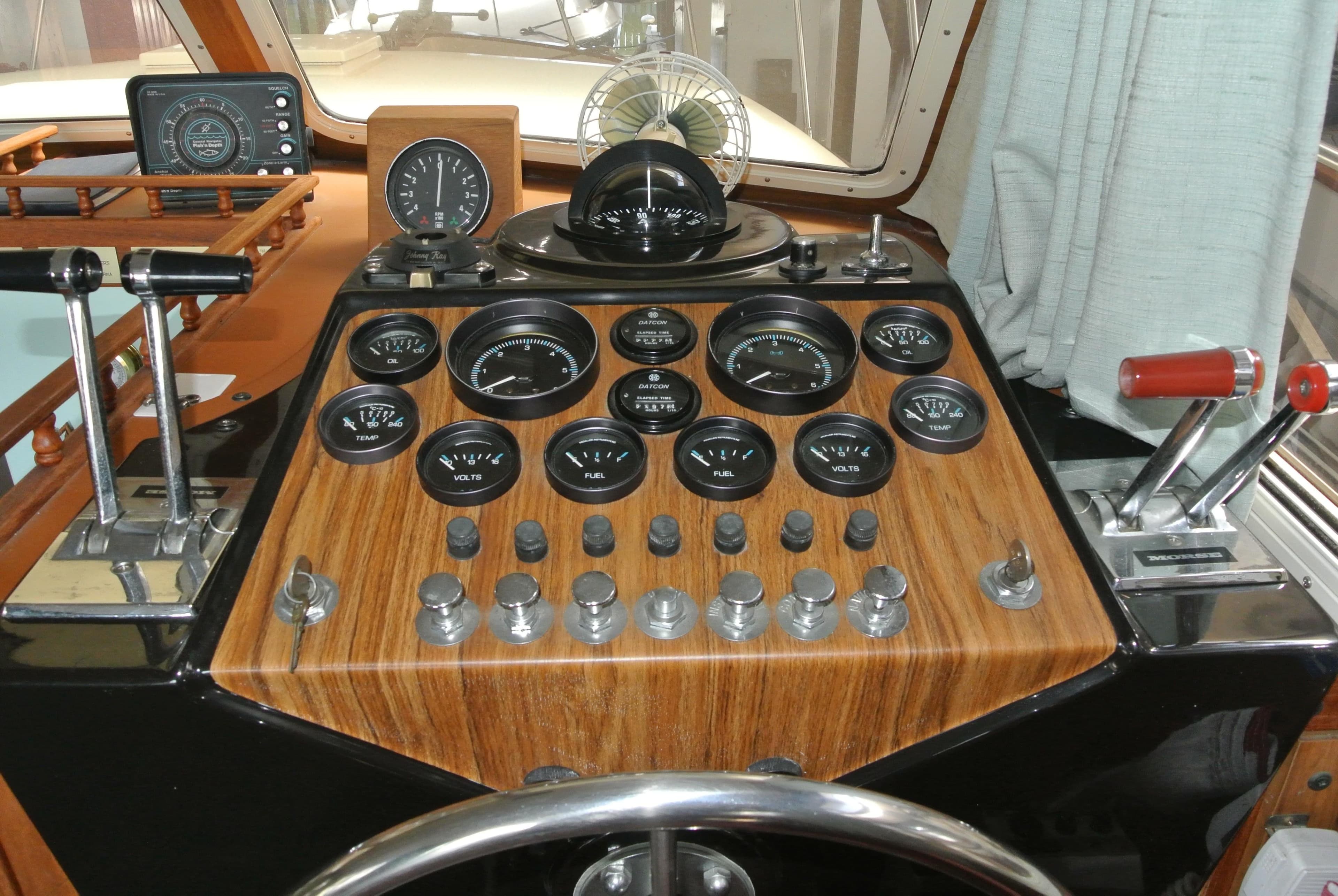 1978 Tollycraft 37 Convertible