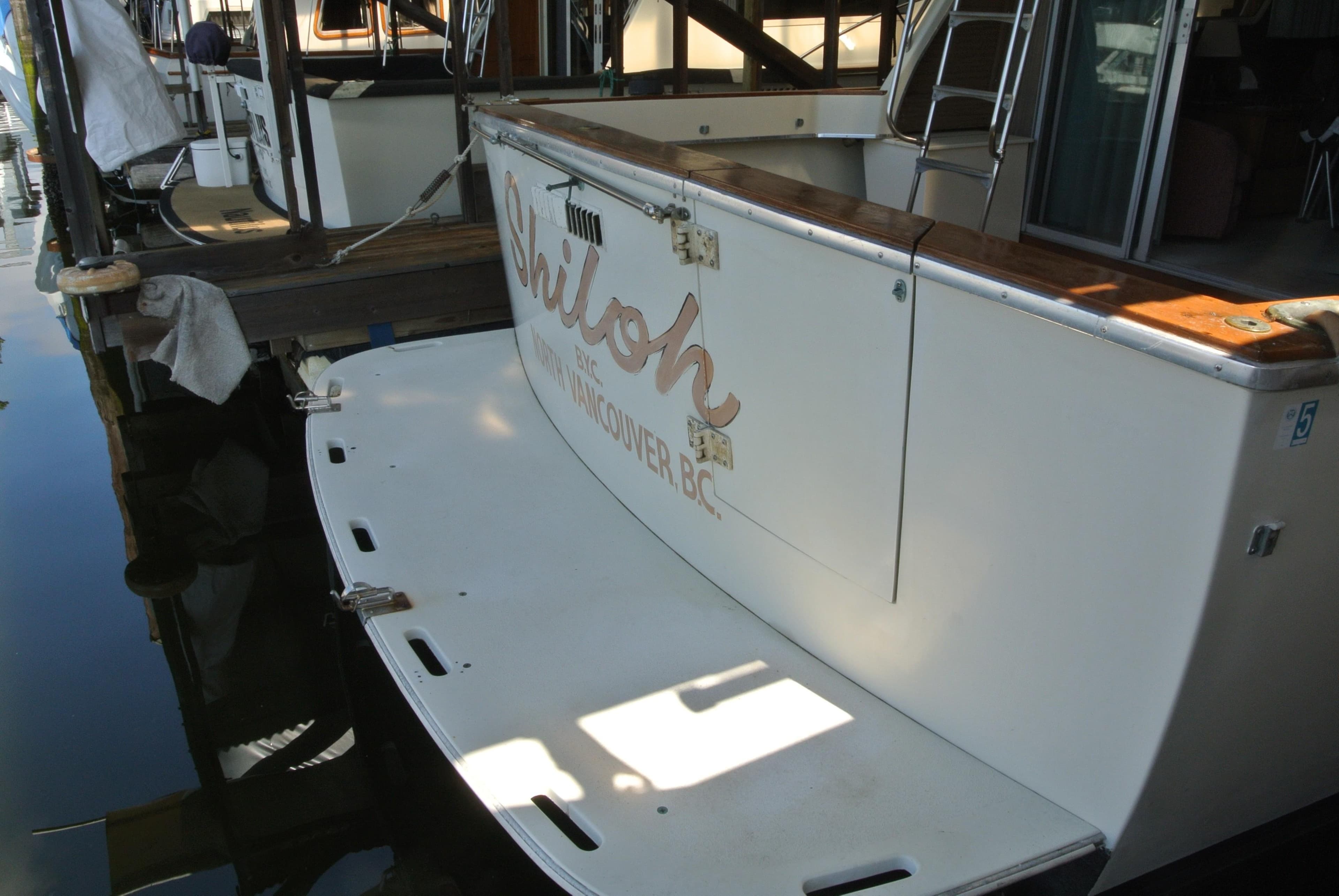 1978 Tollycraft 37 Convertible