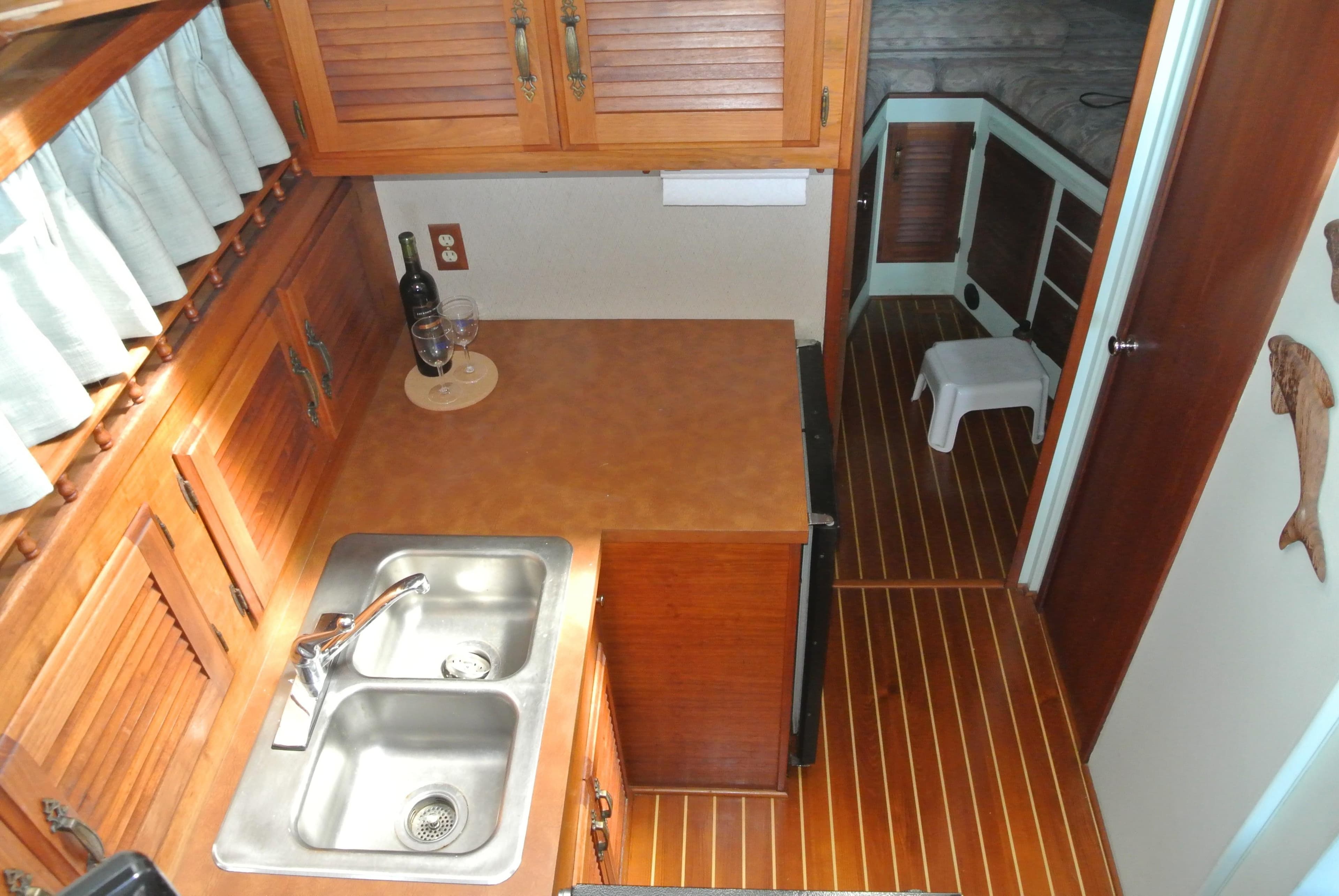 1978 Tollycraft 37 Convertible