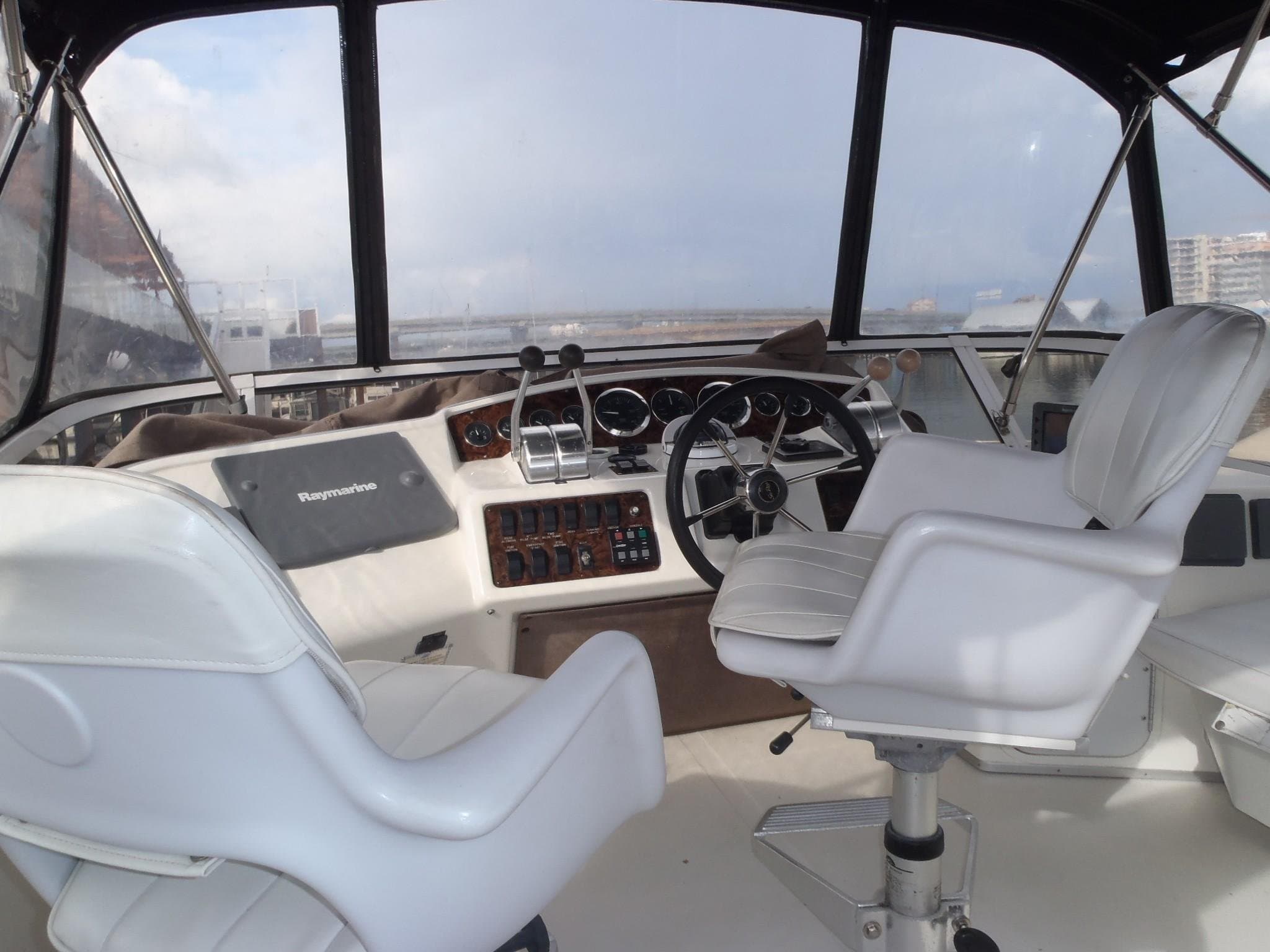 1997 Sea Ray 370 Sedan Bridge