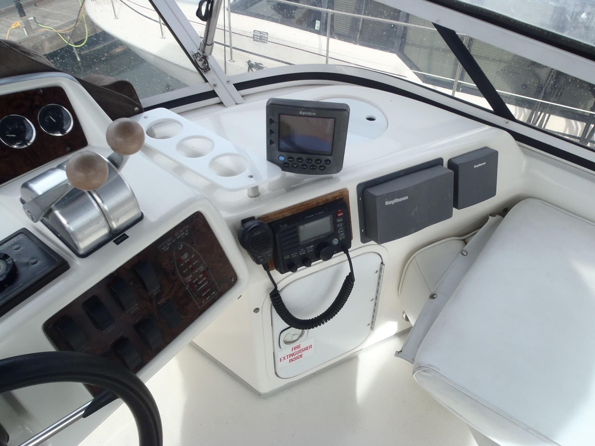 1997 Sea Ray 370 Sedan Bridge
